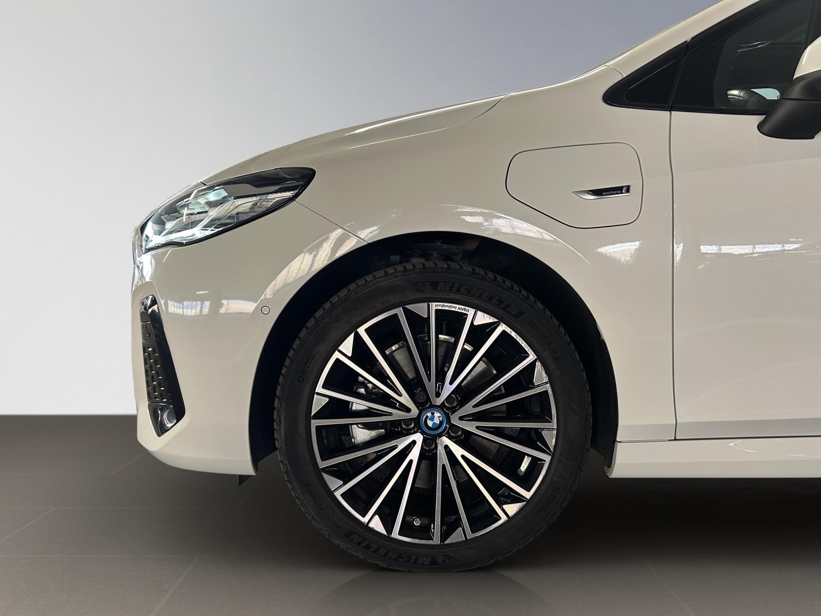 BMW 230e xDrive Active Tourer-image-8