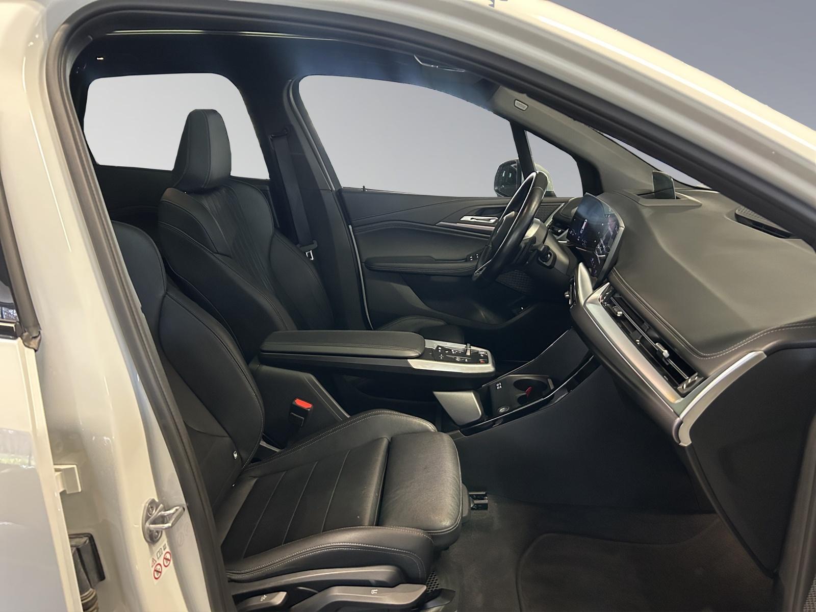 BMW 230e xDrive Active Tourer-image-14