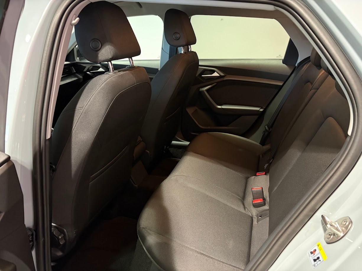 AUDI A1 Sportback 30 TFSI Attraction S-tronic-image-3