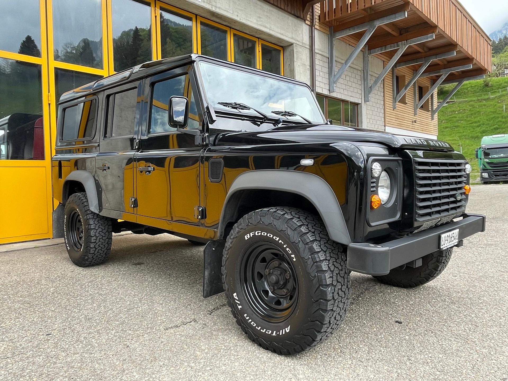 LAND ROVER Defender 110 2.4 TD4 Station Wagon-image-9
