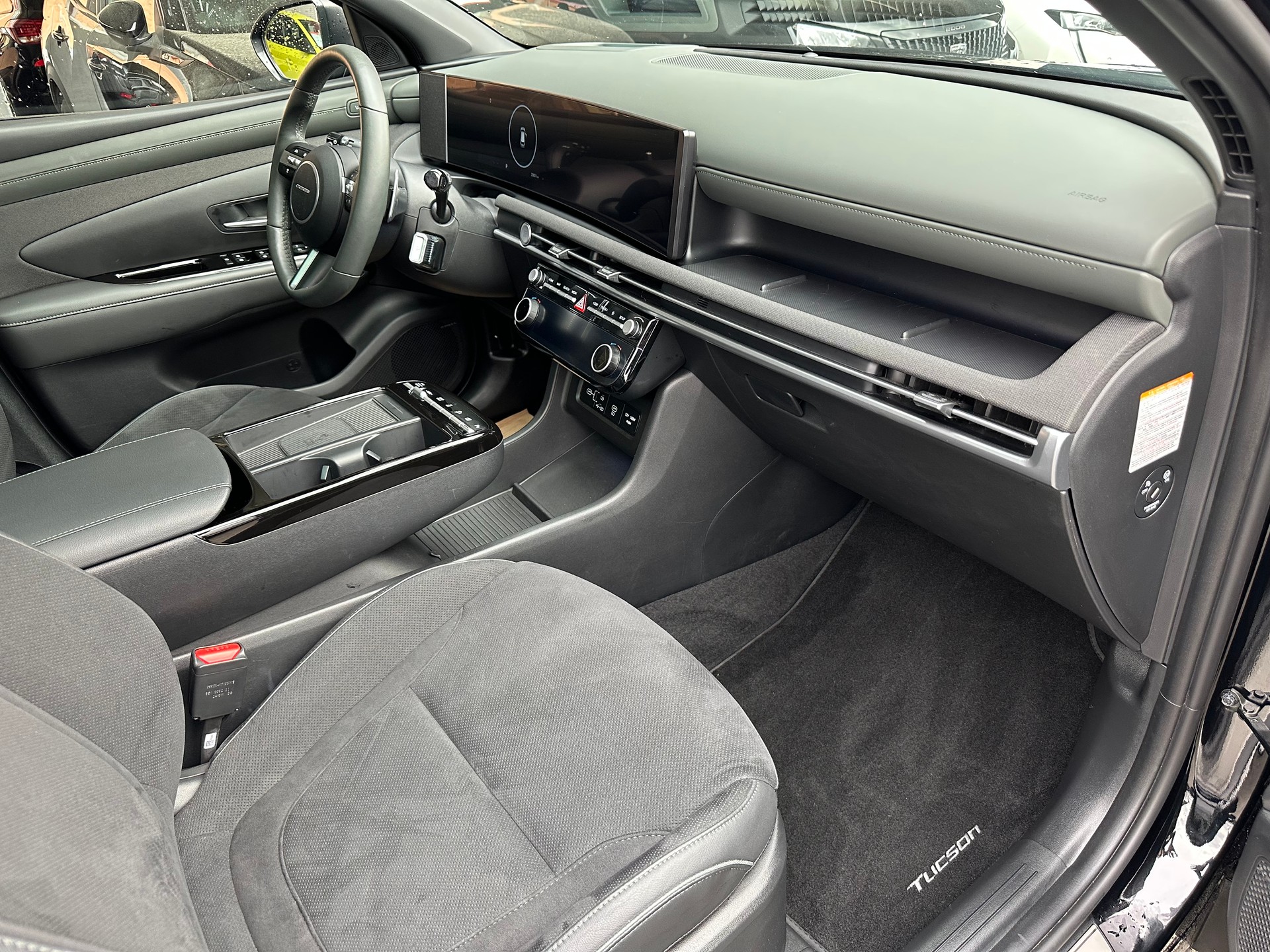 HYUNDAI Tucson 1.6 TGDI PHEV 20th Anniversary 4WD-image-3