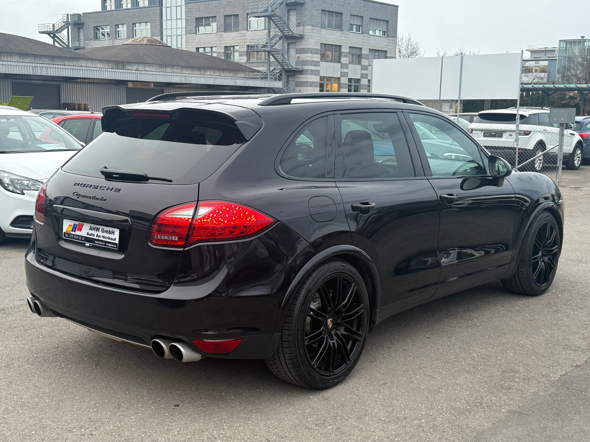 PORSCHE Cayenne Turbo / Frisch ab MFK & Service / Keramik Bremsen / Sportplus Felgen / Rückfahrkamera / BOSE Soundsystem-image-3