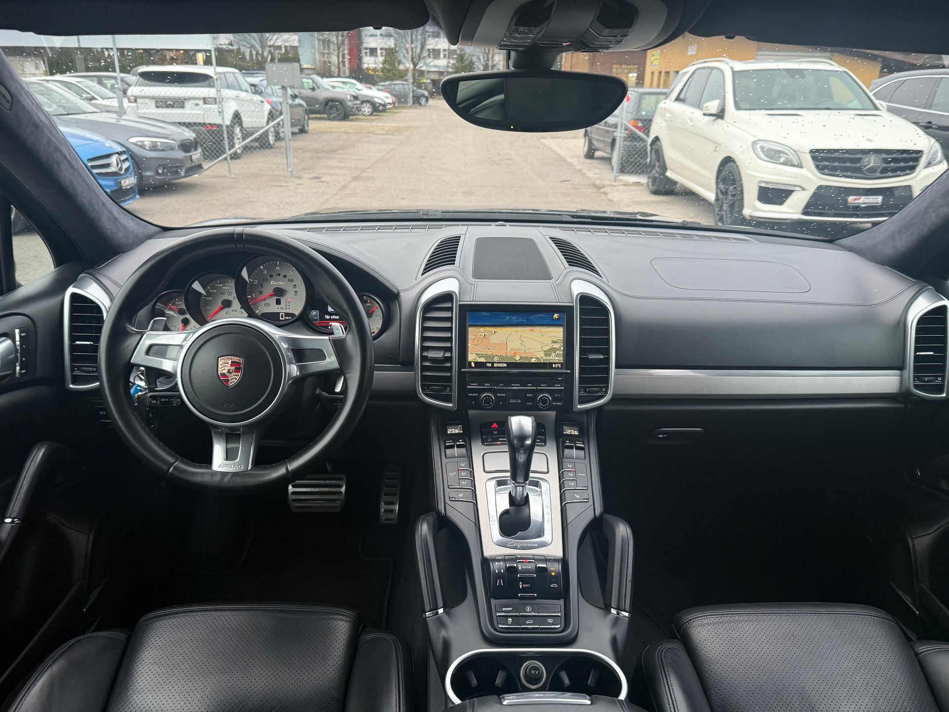 PORSCHE Cayenne Turbo / Frisch ab MFK & Service / Keramik Bremsen / Sportplus Felgen / Rückfahrkamera / BOSE Soundsystem-image-8