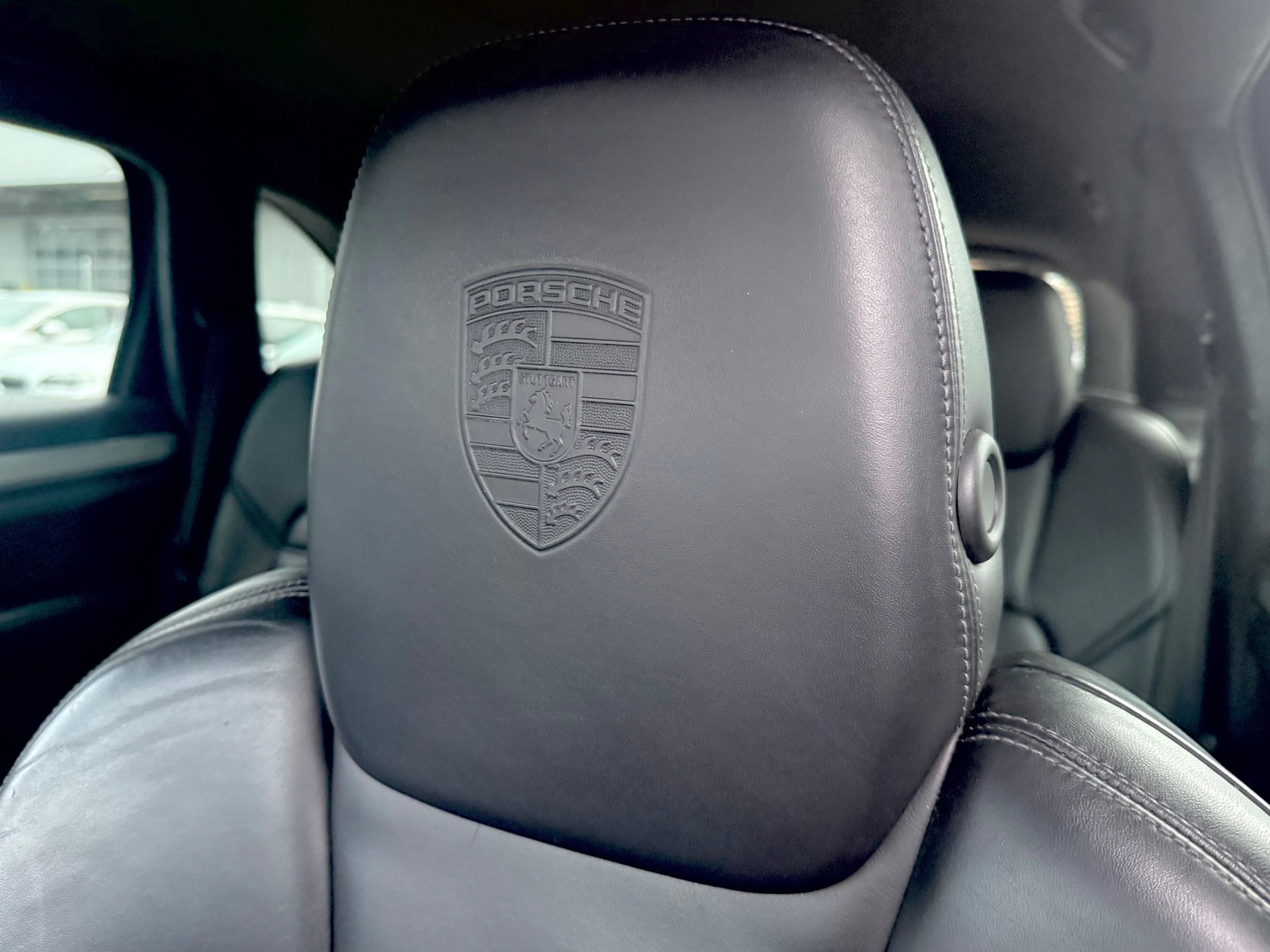 PORSCHE Cayenne Turbo / Frisch ab MFK & Service / Keramik Bremsen / Sportplus Felgen / Rückfahrkamera / BOSE Soundsystem-image-11