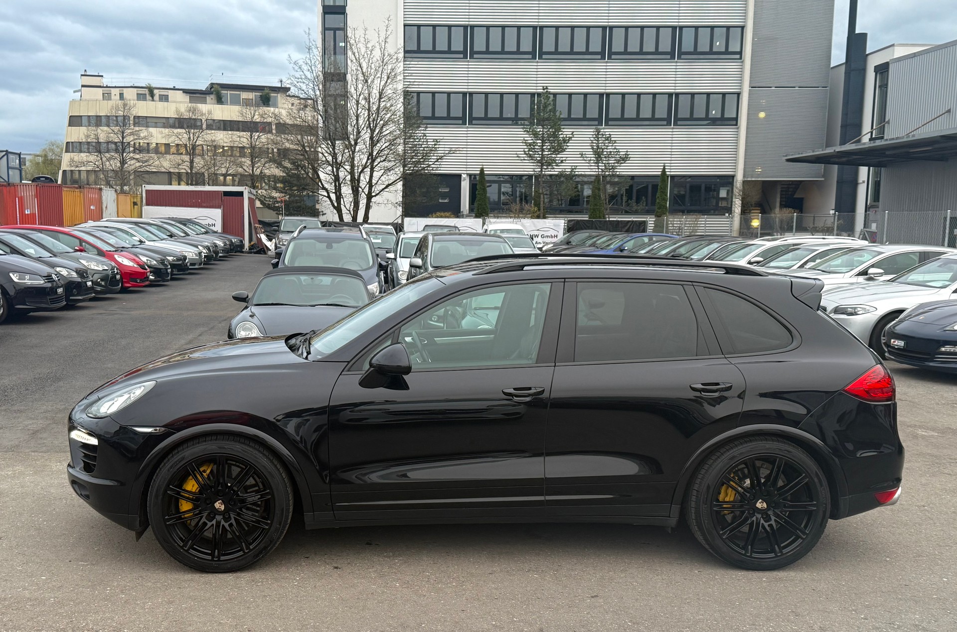 PORSCHE Cayenne Turbo / Frisch ab MFK & Service / Keramik Bremsen / Sportplus Felgen / Rückfahrkamera / BOSE Soundsystem-image-6
