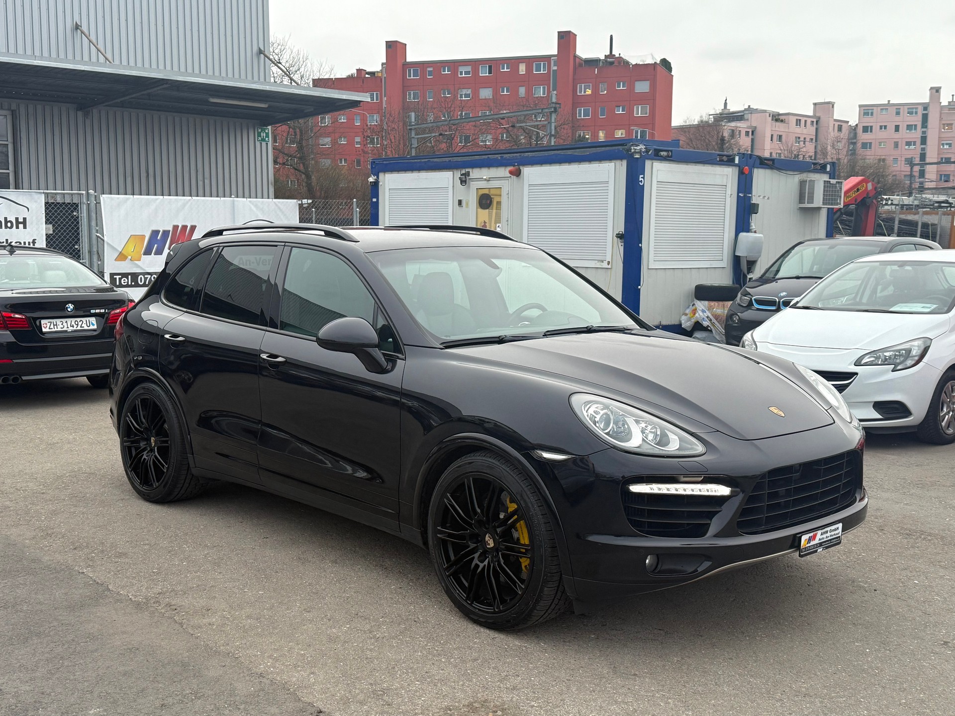 PORSCHE Cayenne Turbo / Frisch ab MFK & Service / Keramik Bremsen / Sportplus Felgen / Rückfahrkamera / BOSE Soundsystem-image-2