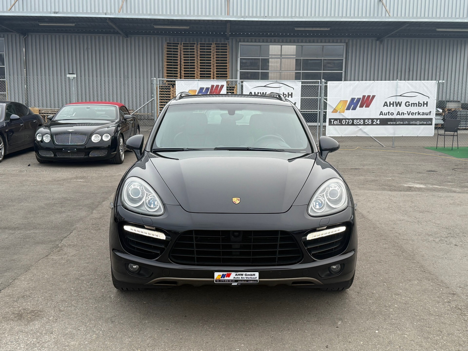 PORSCHE Cayenne Turbo / Frisch ab MFK & Service / Keramik Bremsen / Sportplus Felgen / Rückfahrkamera / BOSE Soundsystem-image-1