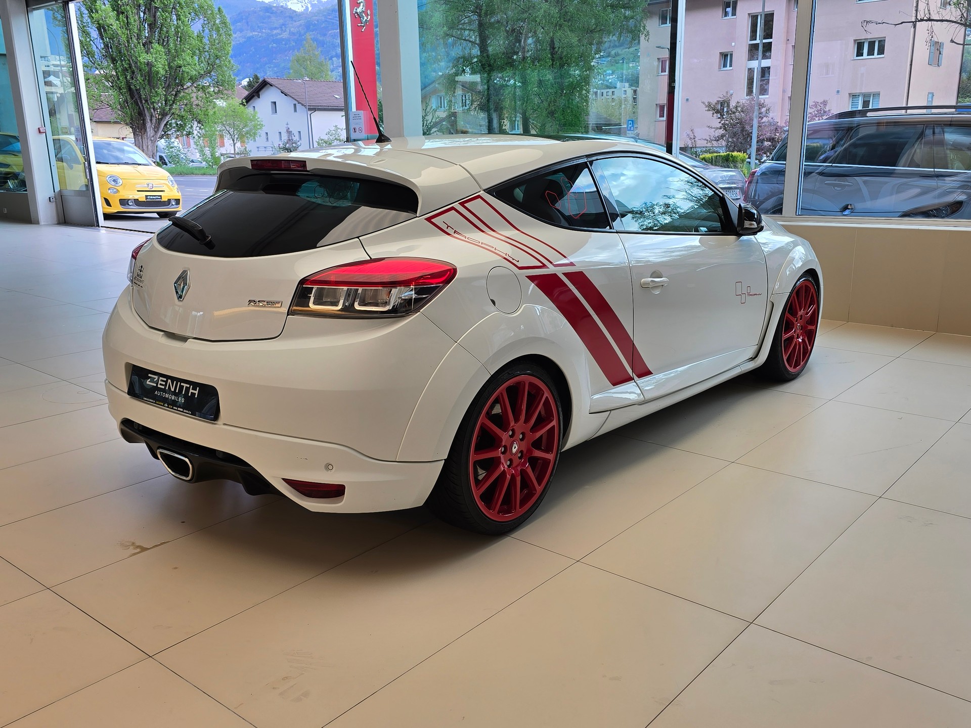 RENAULT Mégane Coupé 2.0 16V Turbo Trophy RS-image-4