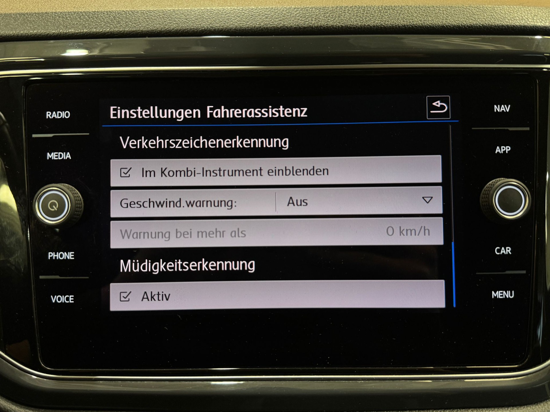 VW T-Roc 2.0 TDI SCR Sport DSG 4Motion-image-18