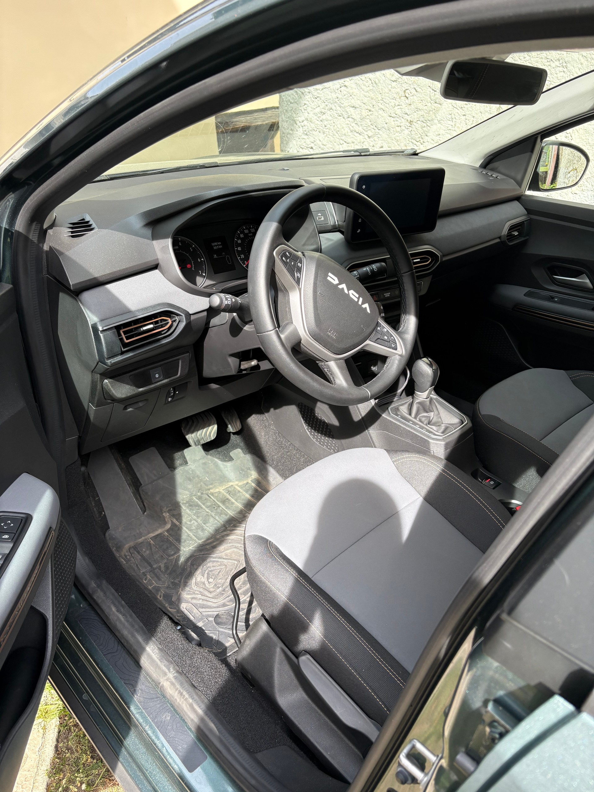 DACIA Sandero Stepway TCe 90 Extreme+ CVT-image-2