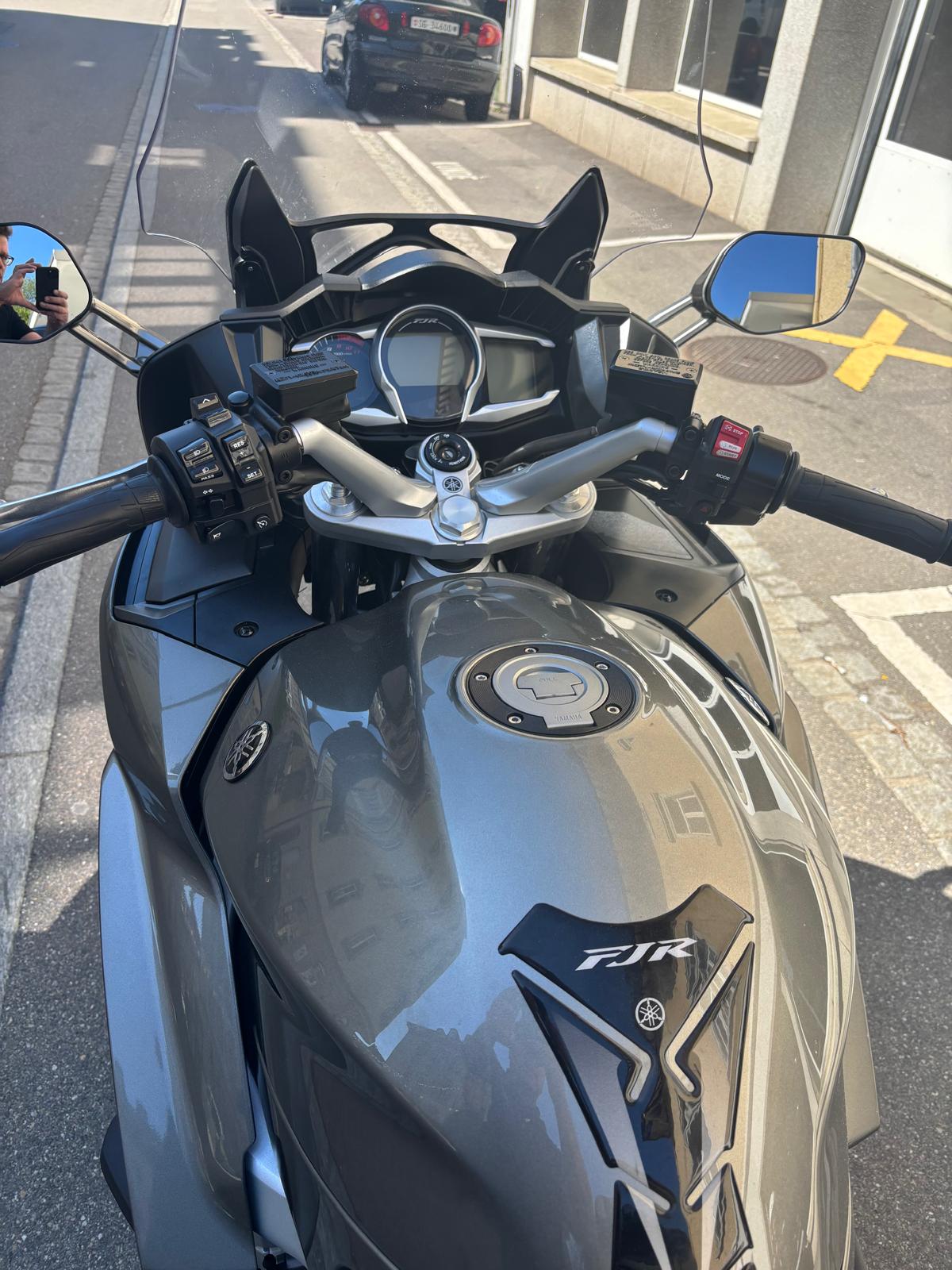 YAMAHA FJR 1300 ABS-showroom-element-3