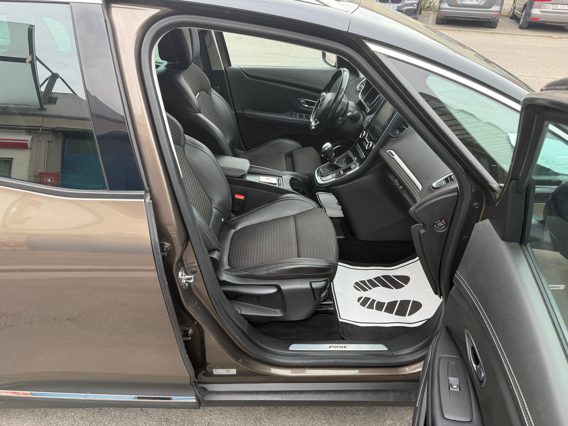 RENAULT Grand Scénic 1.2 16V Turbo Bose-image-7