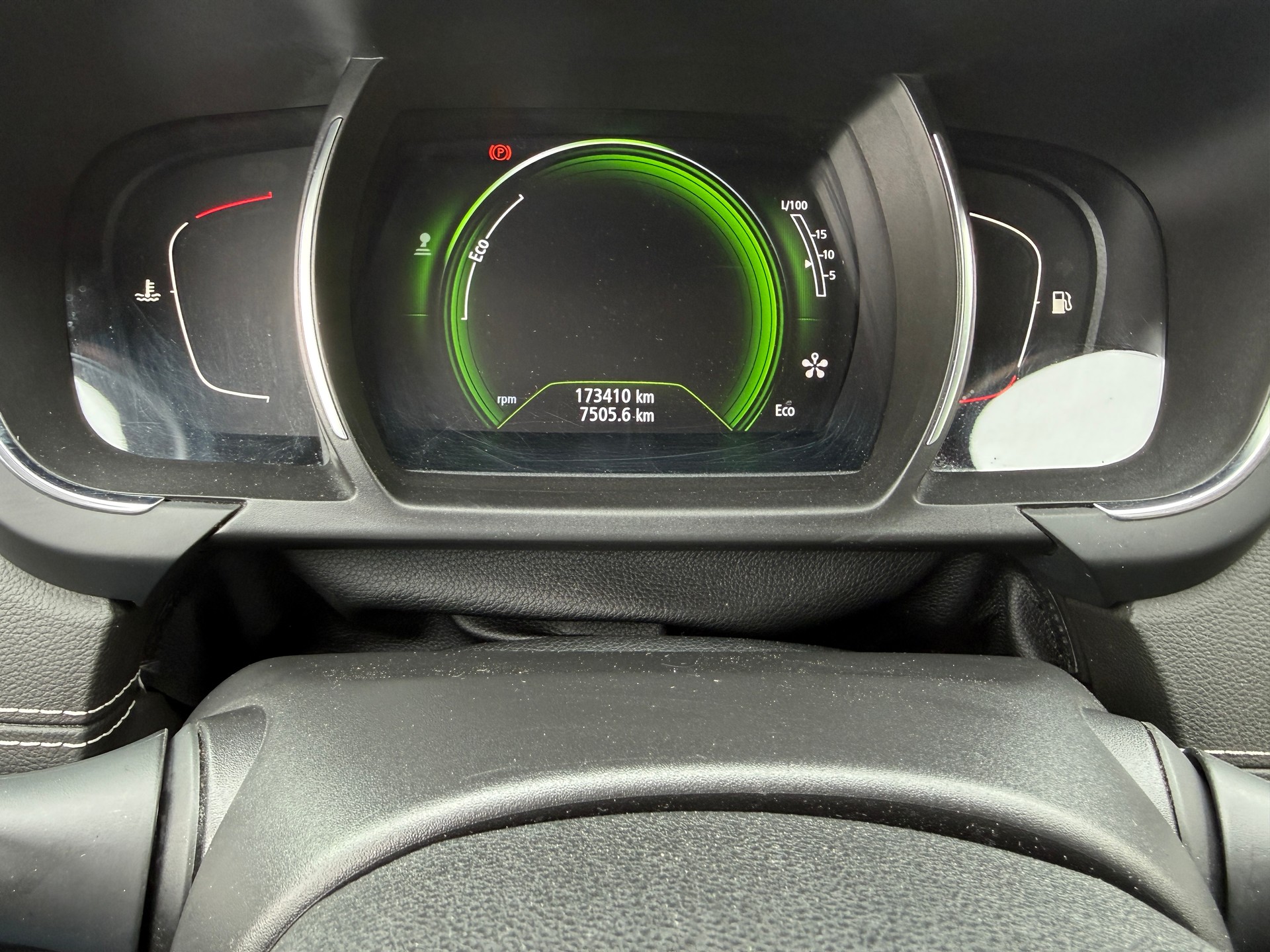 RENAULT Grand Scénic 1.2 16V Turbo Bose-image-11