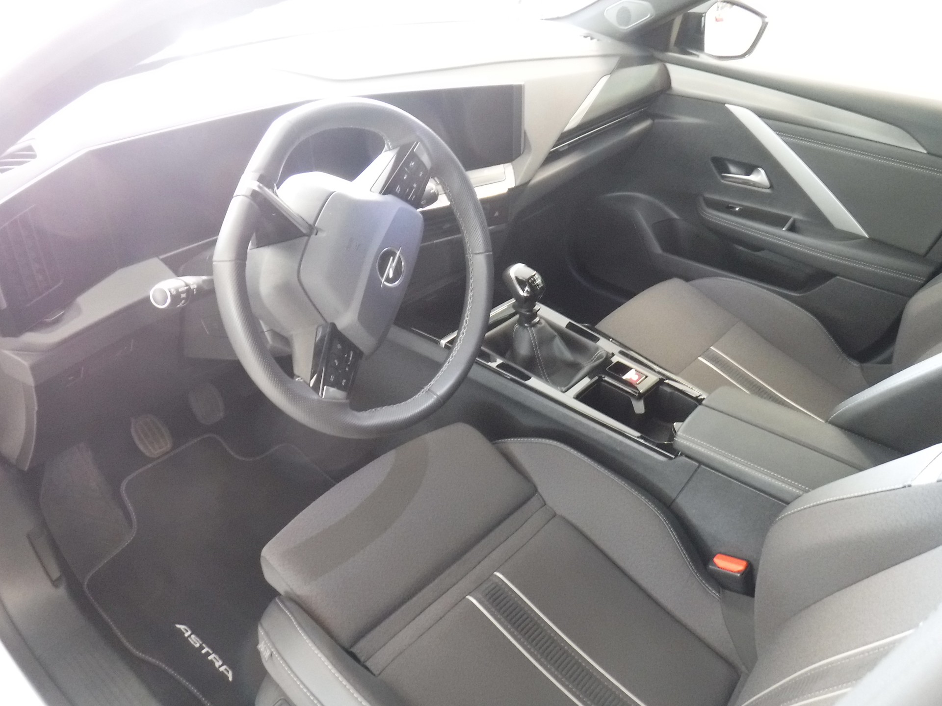 OPEL Astra Sports Tourer 1.2i Turbo Swiss Plus-image-3