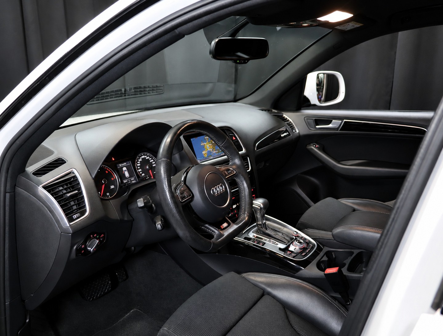 AUDI Q5 2.0 TDI S-tronic-image-2