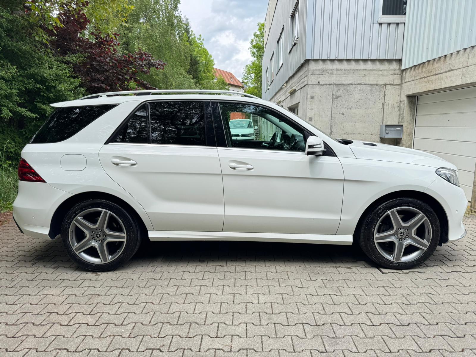 MERCEDES-BENZ GLE 250 d Executive 4Matic 9G-Tronic-image-5