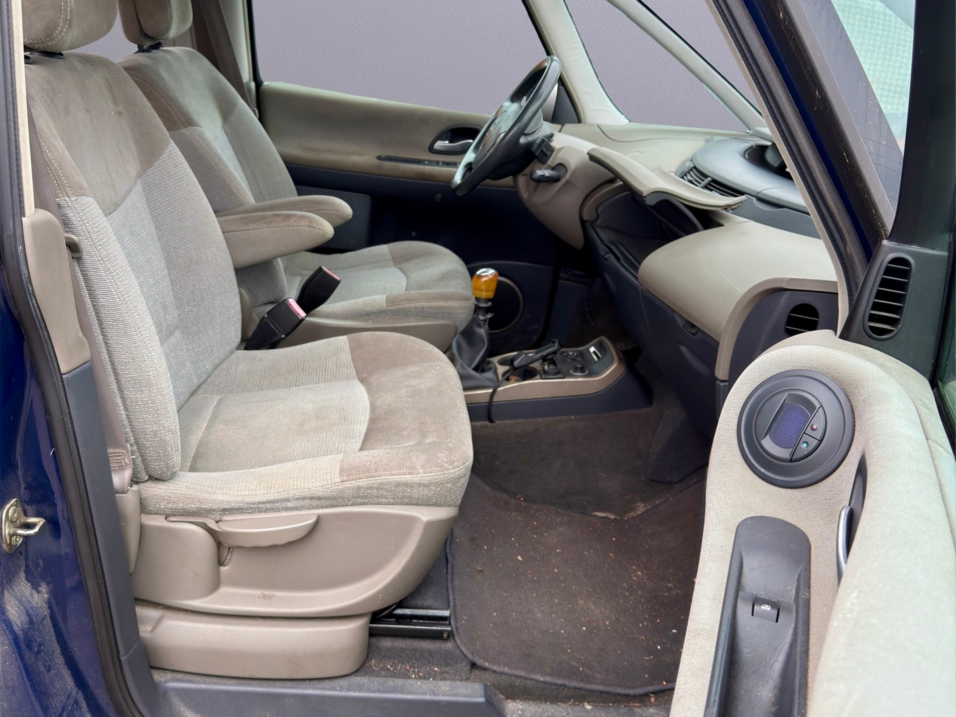 RENAULT Grand Espace 2.2 dCi Privilège 7 Plätze-image-9