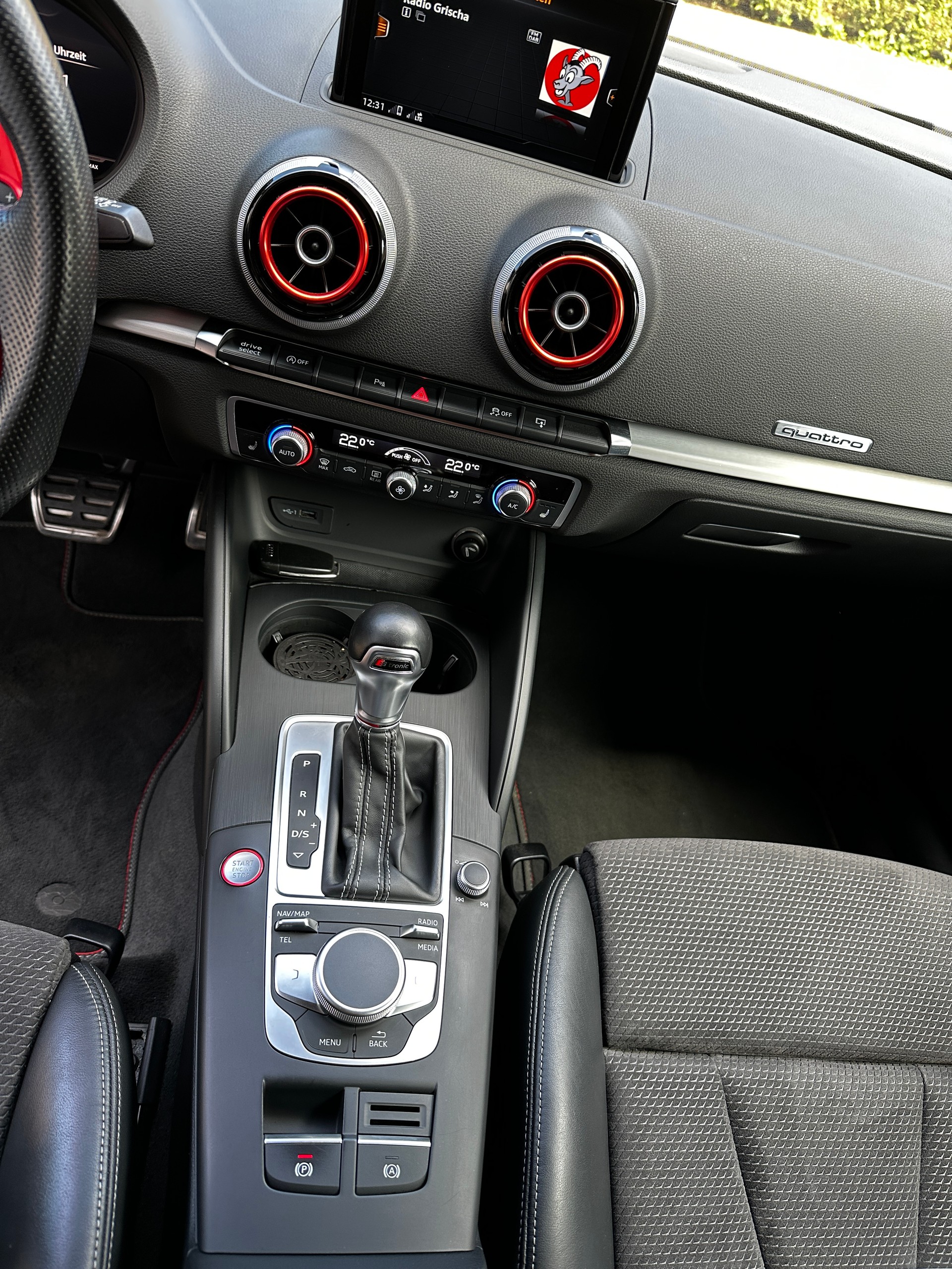 AUDI 2.0 T FSI quattro S-Tronic-image-4