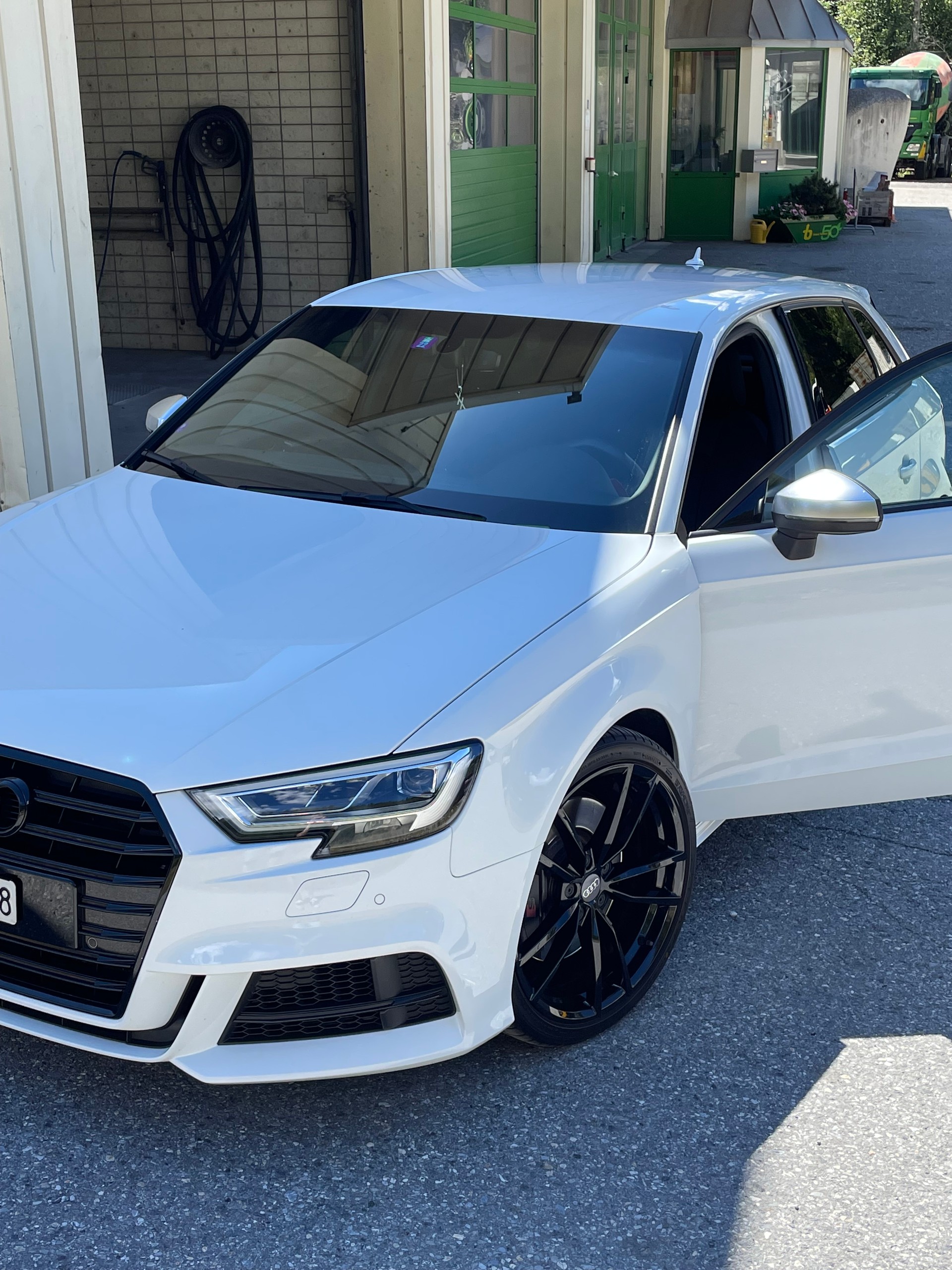 AUDI 2.0 T FSI quattro S-Tronic-image-1