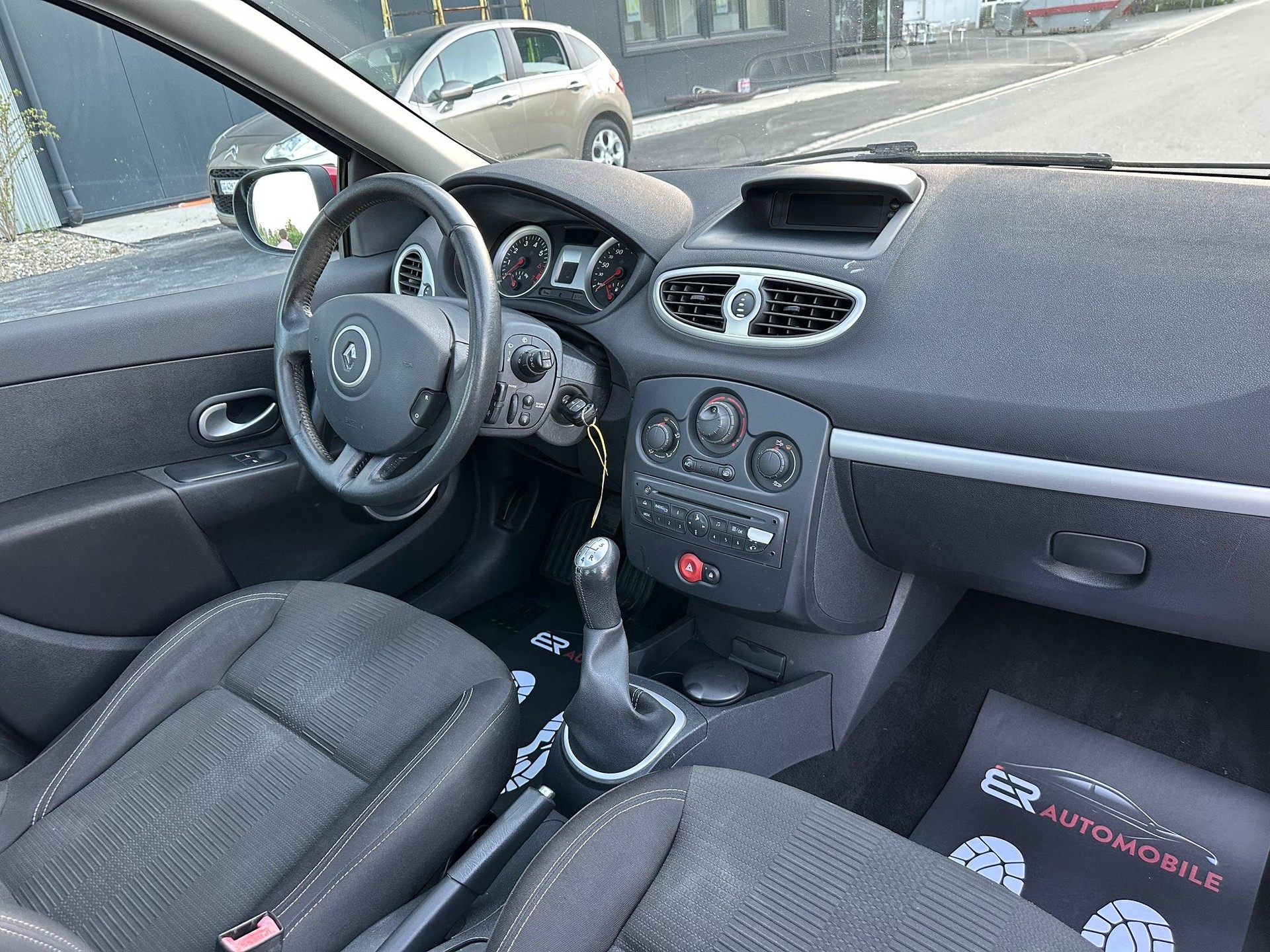 RENAULT Clio 1.2 16V Turbo Rip Curl-image-10