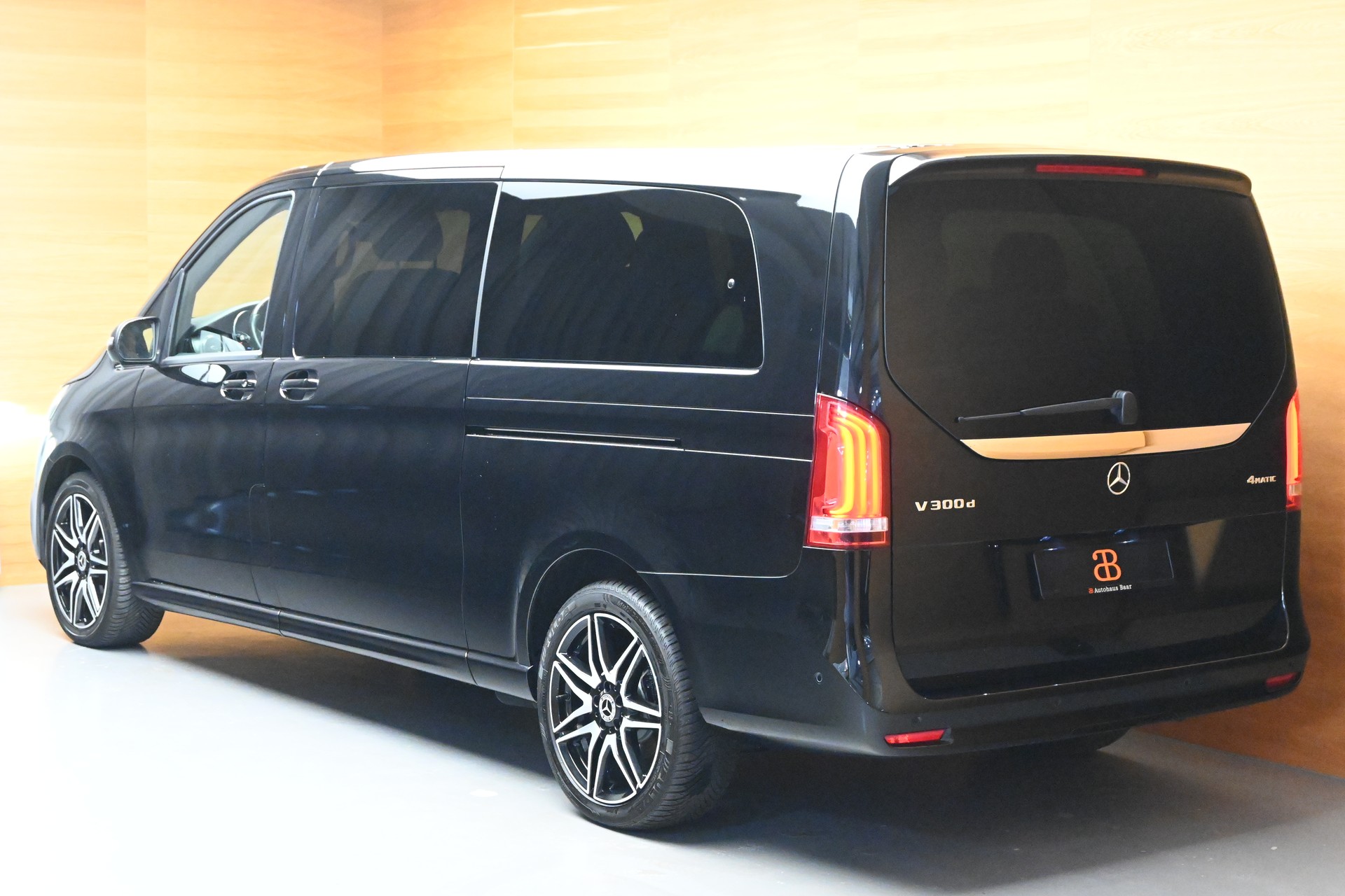 MERCEDES-BENZ V 300 d extralang AMG-Line 4Matic 9G-Tronic-showroom-element-3