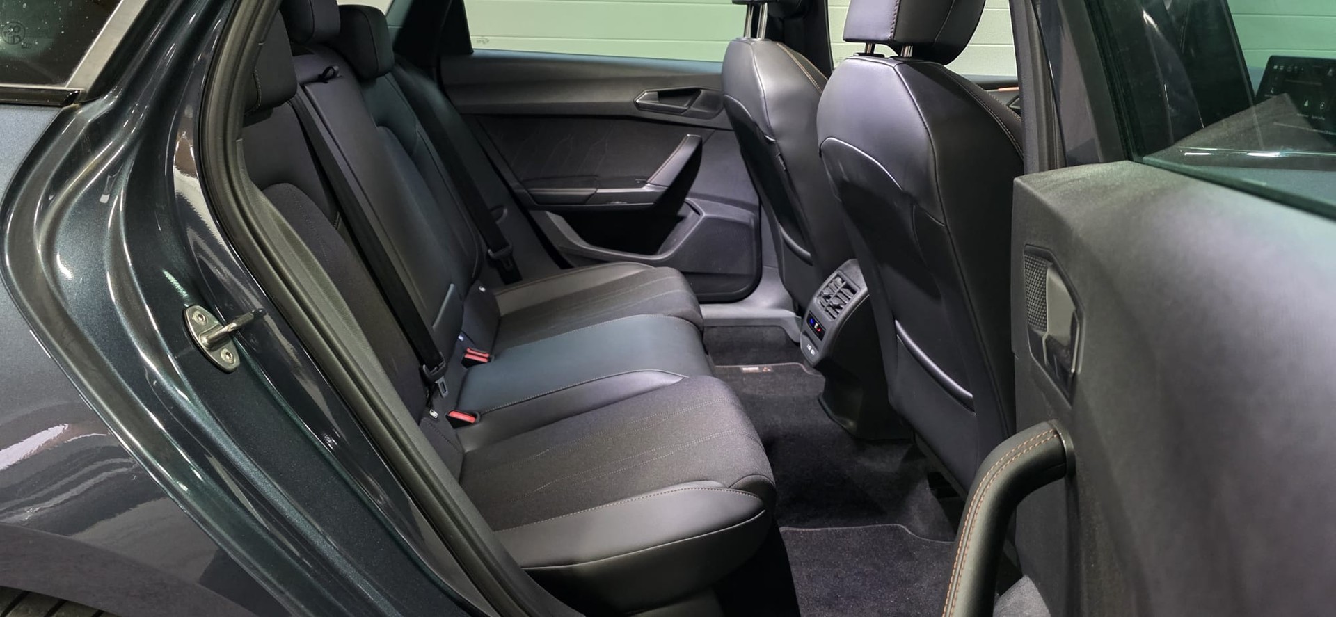CUPRA LEON ST 2.0 TDI DSG *LaneAssist/ACC*Lenkradheizung*Ambientebeleuchtung*-image-24