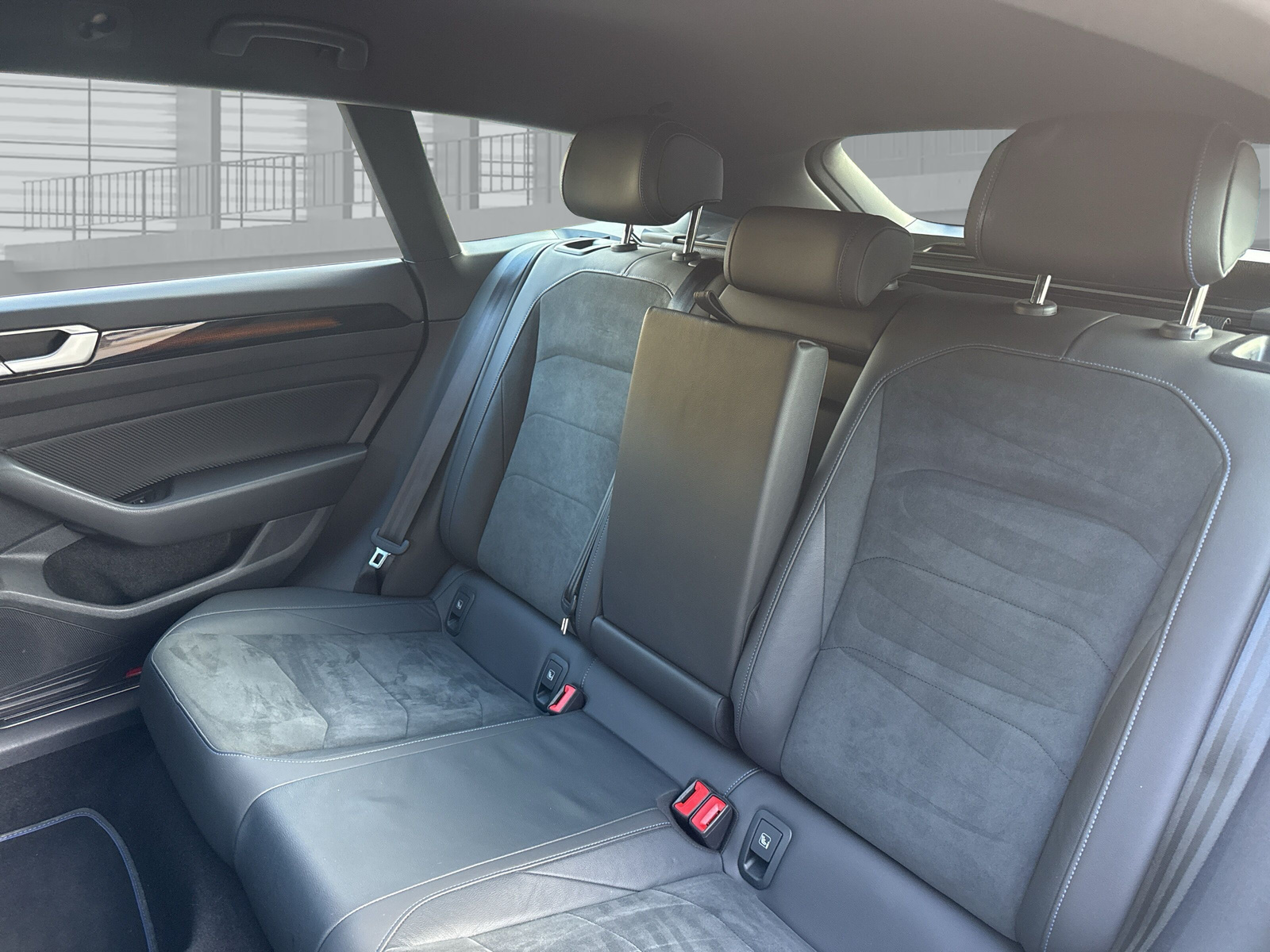 VW Arteon SB 2.0 TSI R 4Motion DSG-image-12