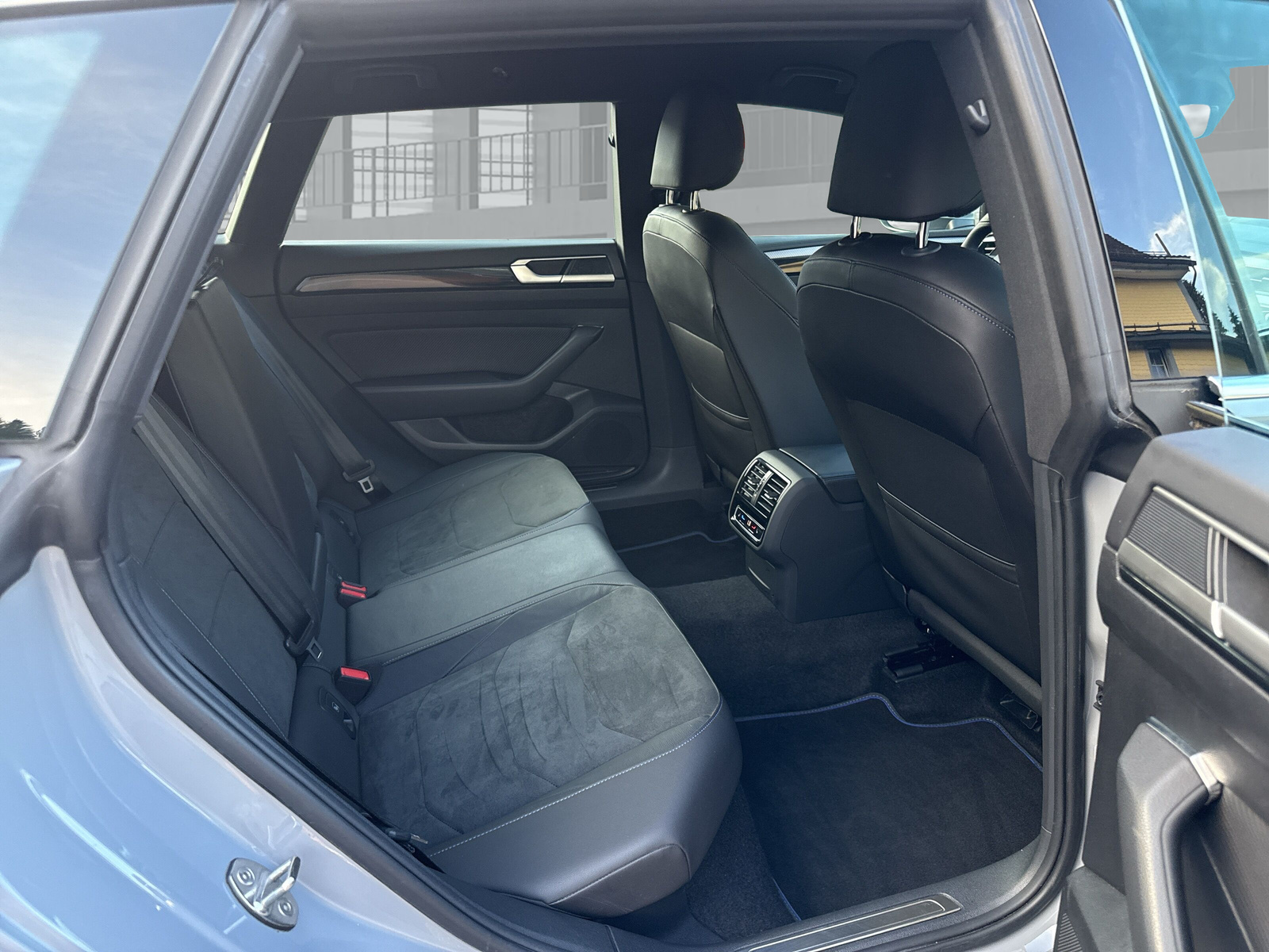 VW Arteon SB 2.0 TSI R 4Motion DSG-image-14