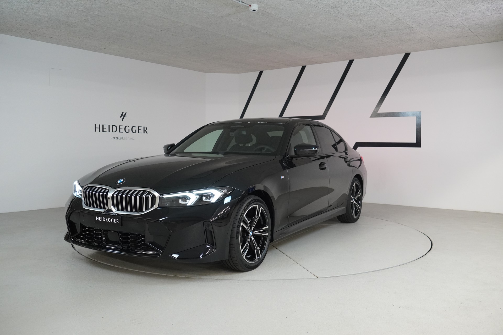 BMW 320d xDrive 48V Steptronic M Sport-image-0