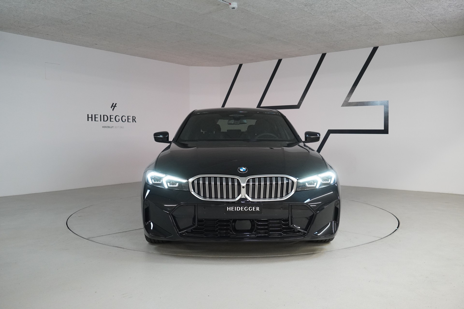 BMW 320d xDrive 48V Steptronic M Sport-image-1