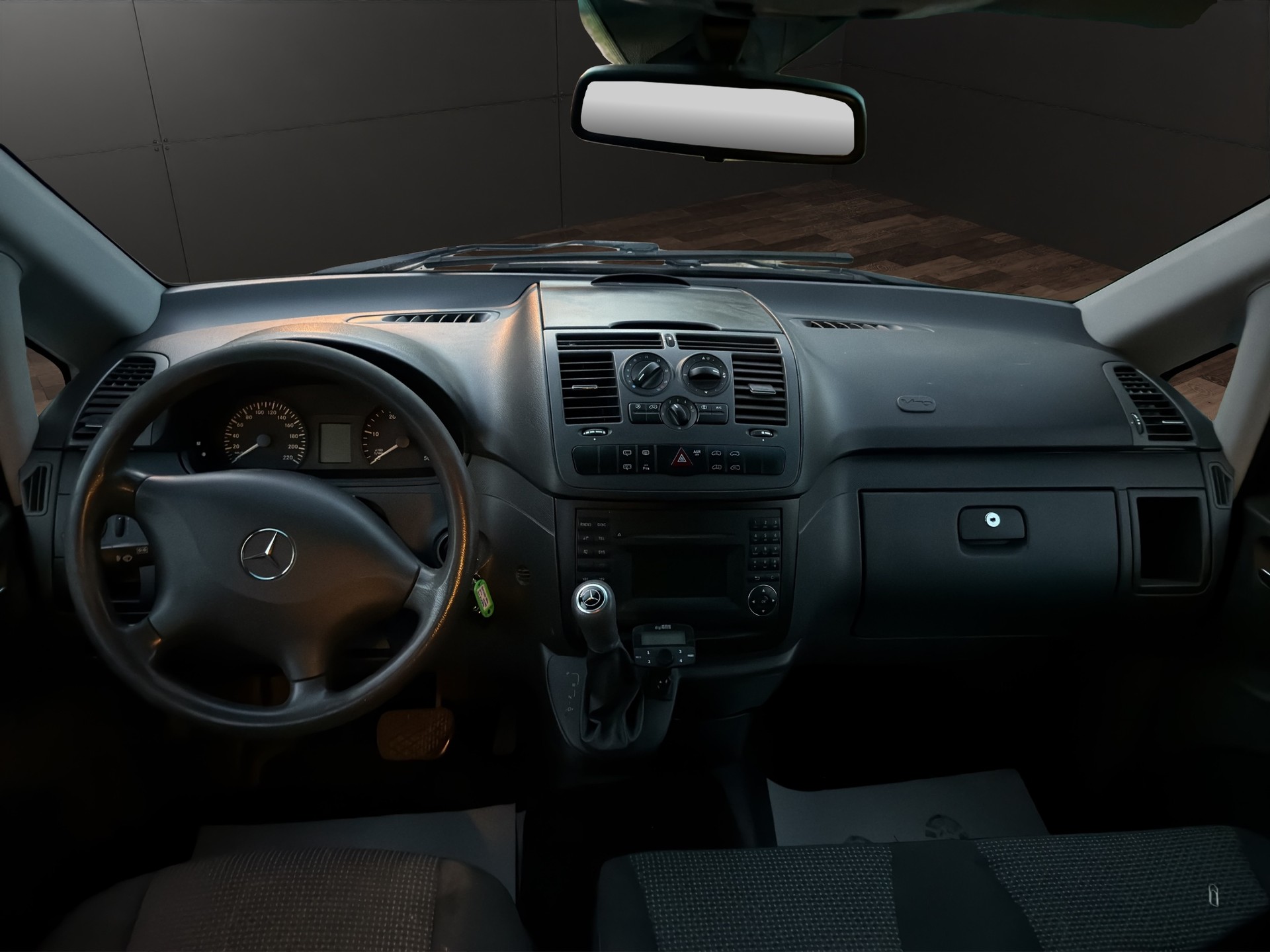 MERCEDES-BENZ Vito 116 CDI Blue Efficiency L 4Matic A 9Plätzer-image-3