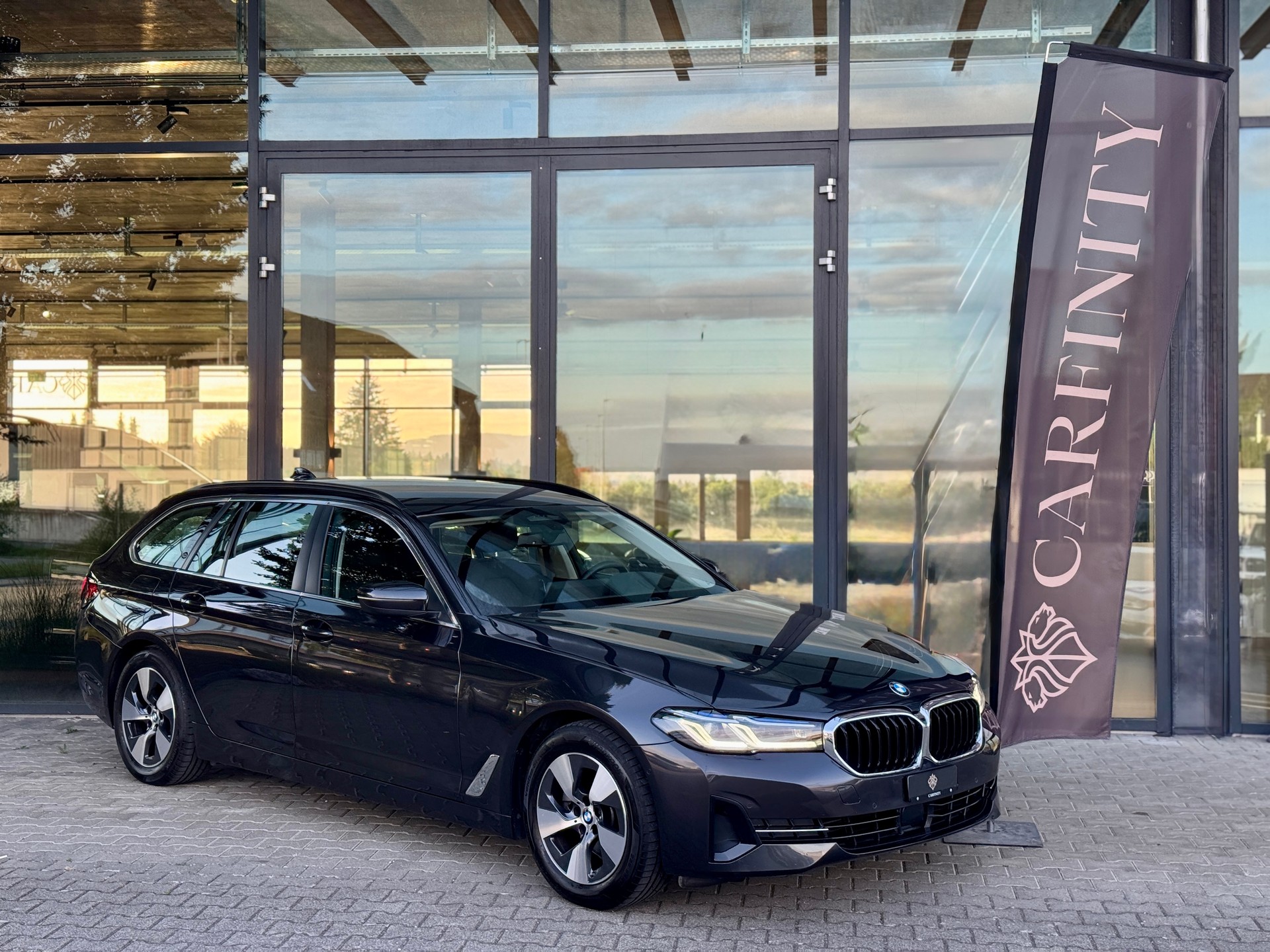 BMW 520d 48V Touring Steptronic / inkl. BMW Premium Selection Garantie-image-0