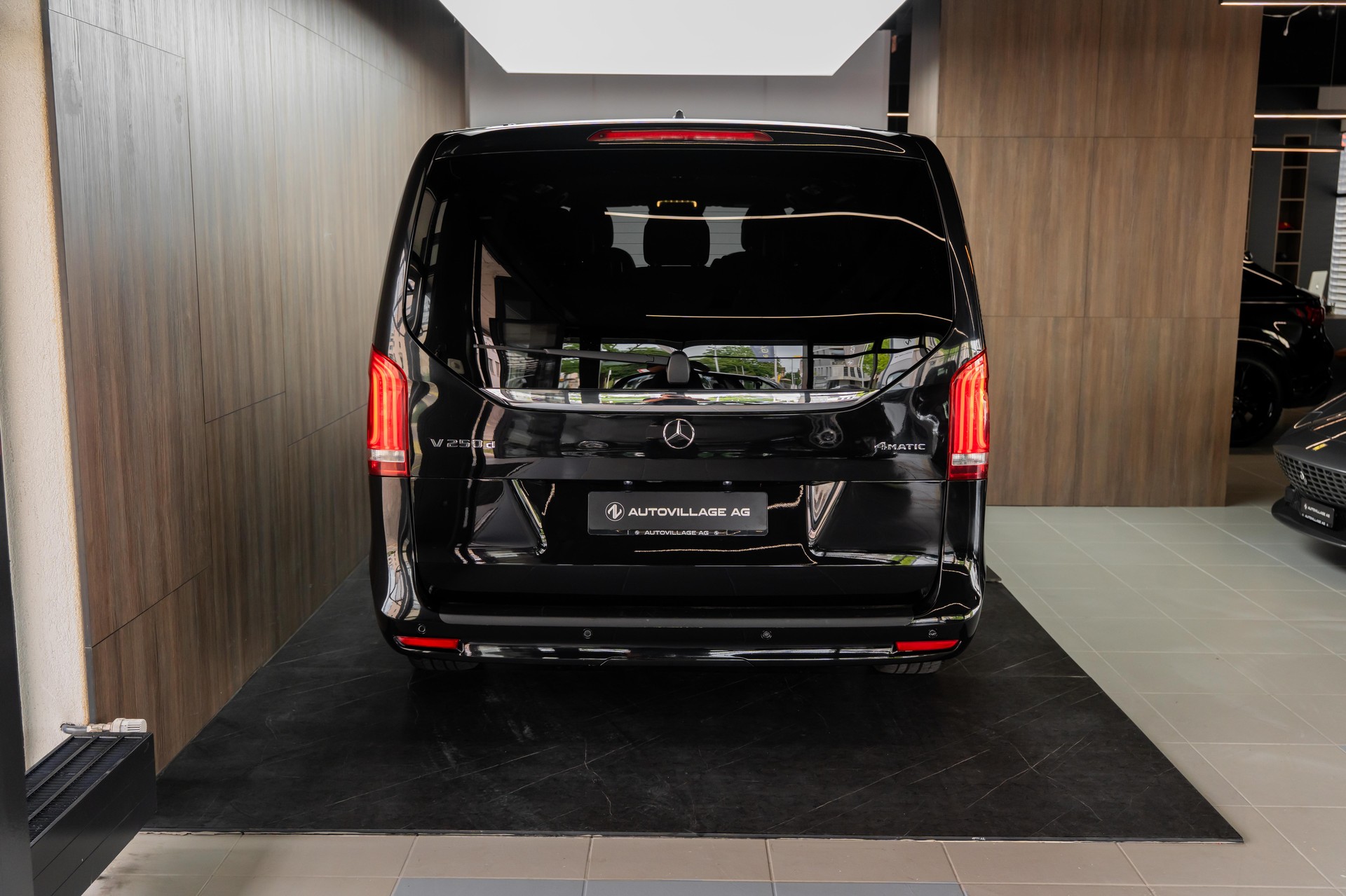 MERCEDES-BENZ V 250 d extralang Avantgarde 4Matic 9G-Tronic-image-30