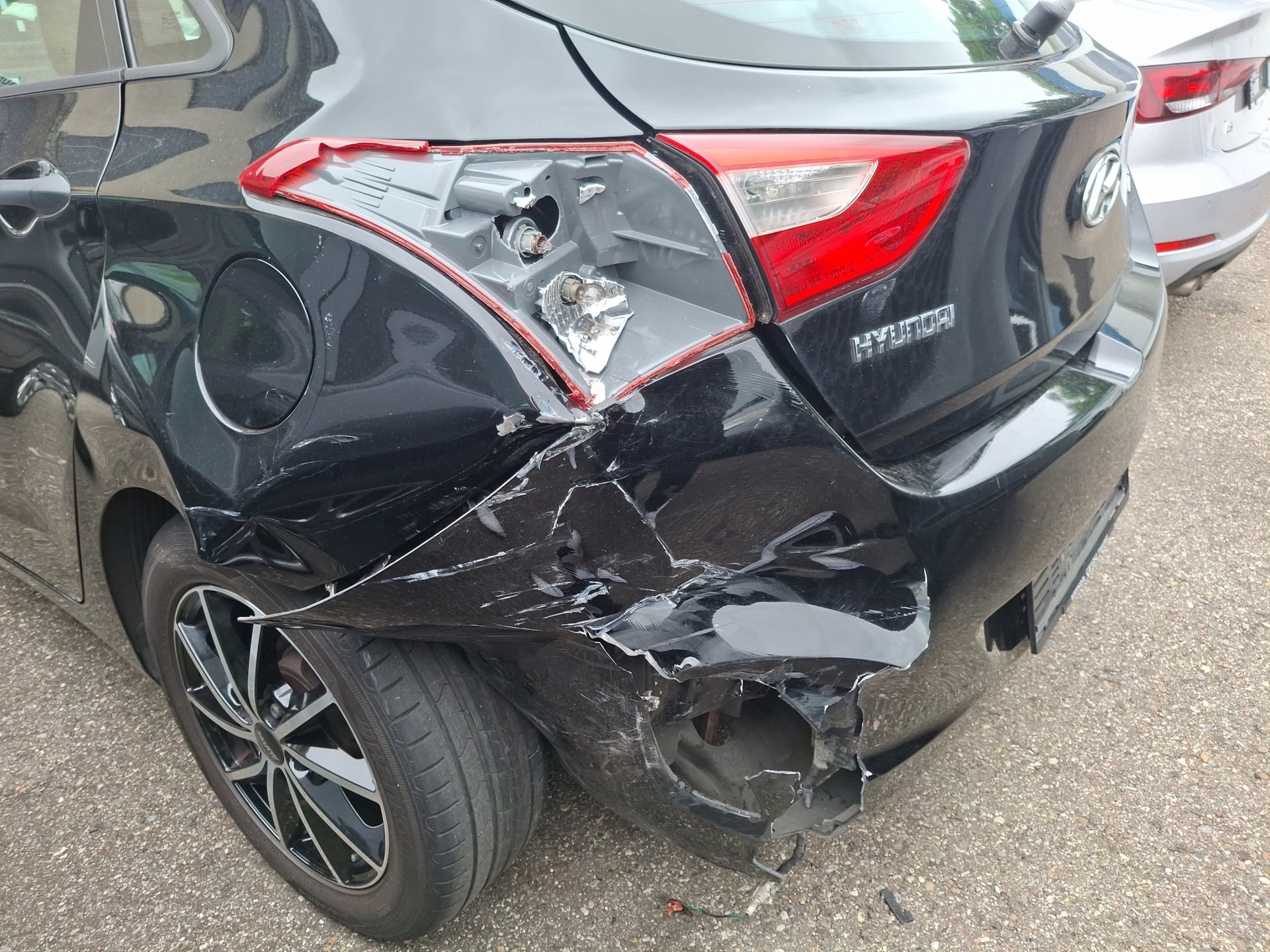 HYUNDAI i30 1.4 Comfort-image-8