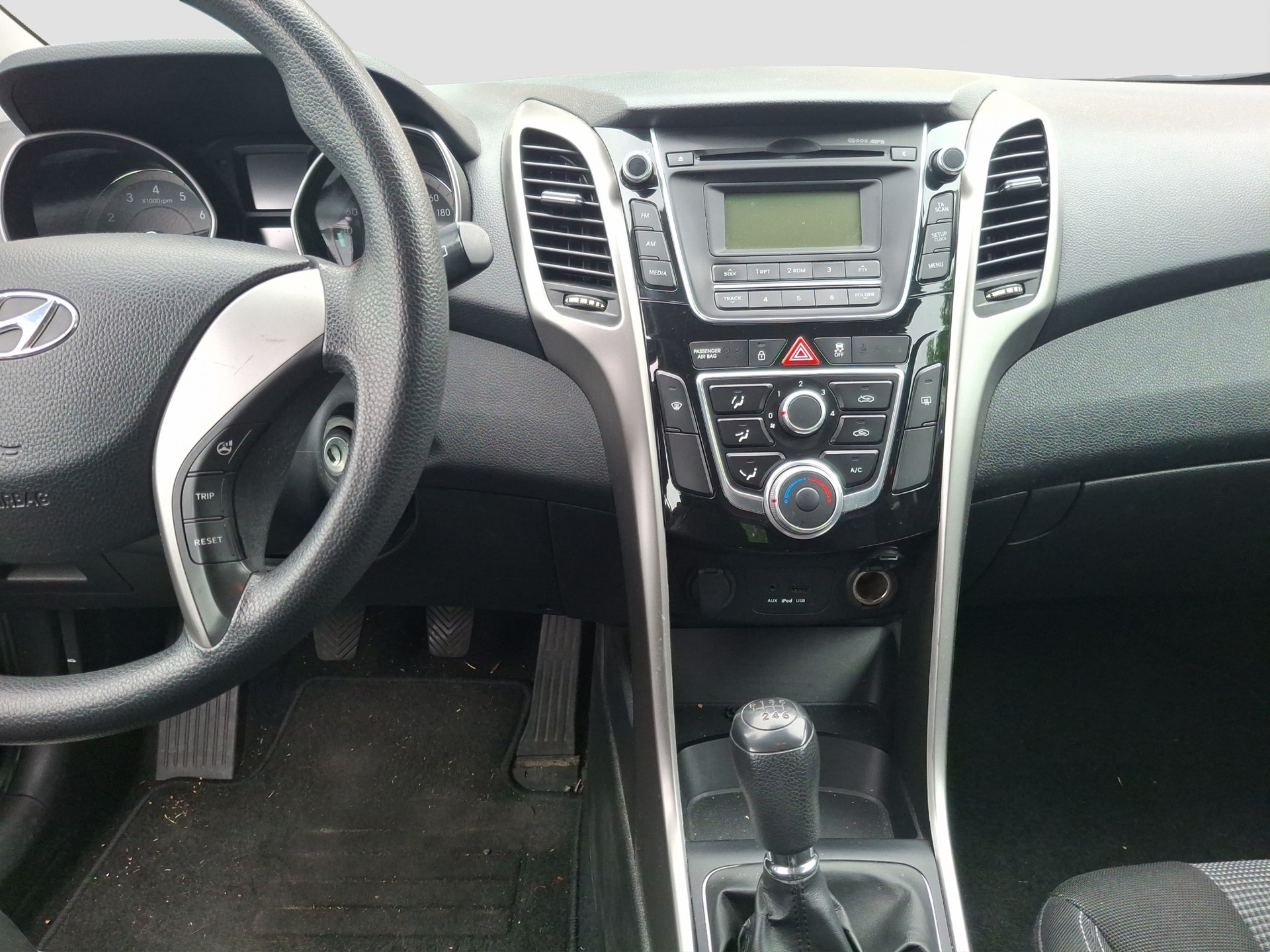 HYUNDAI i30 1.4 Comfort-image-5