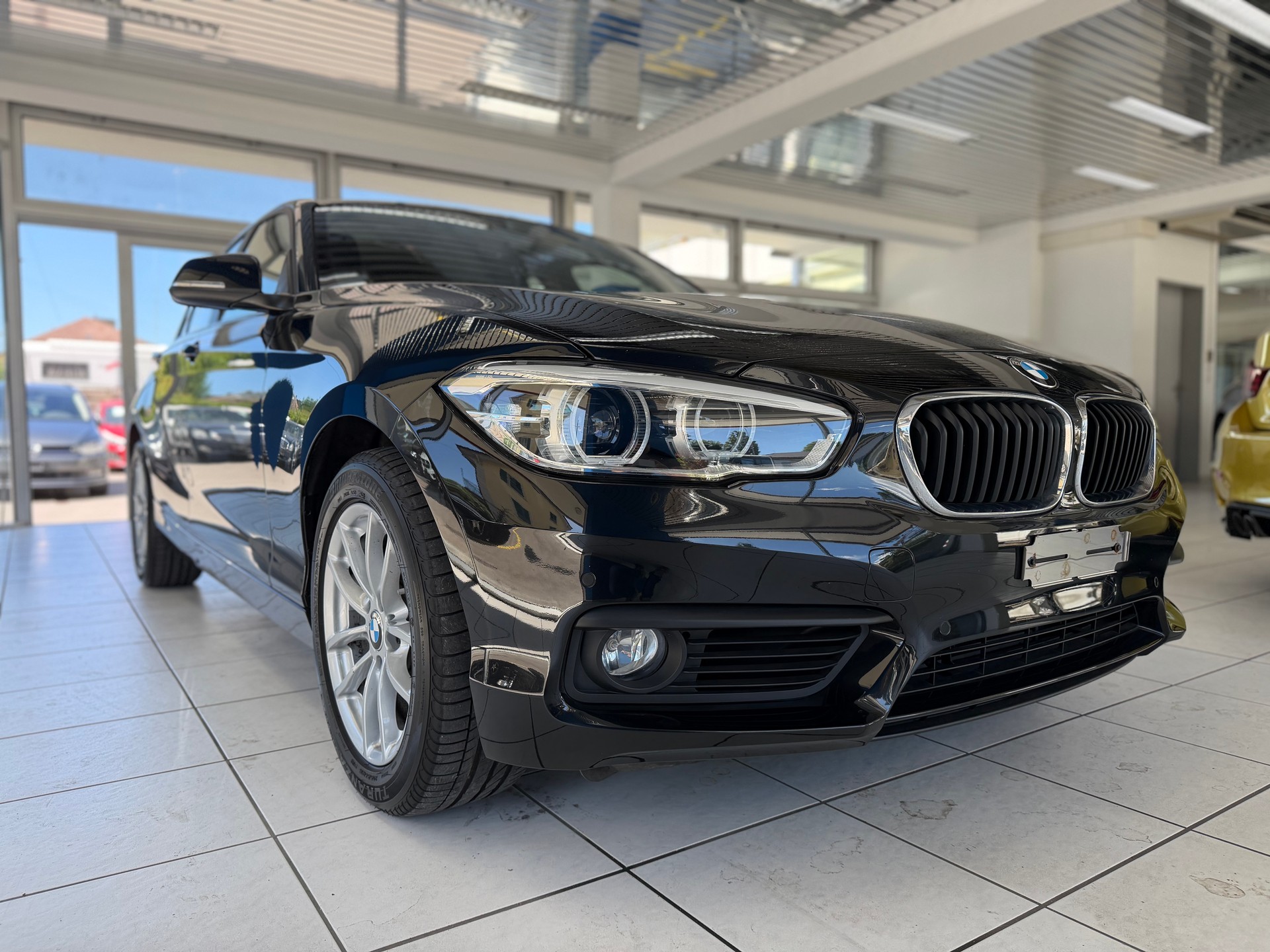BMW 118i Steptronic-image-3