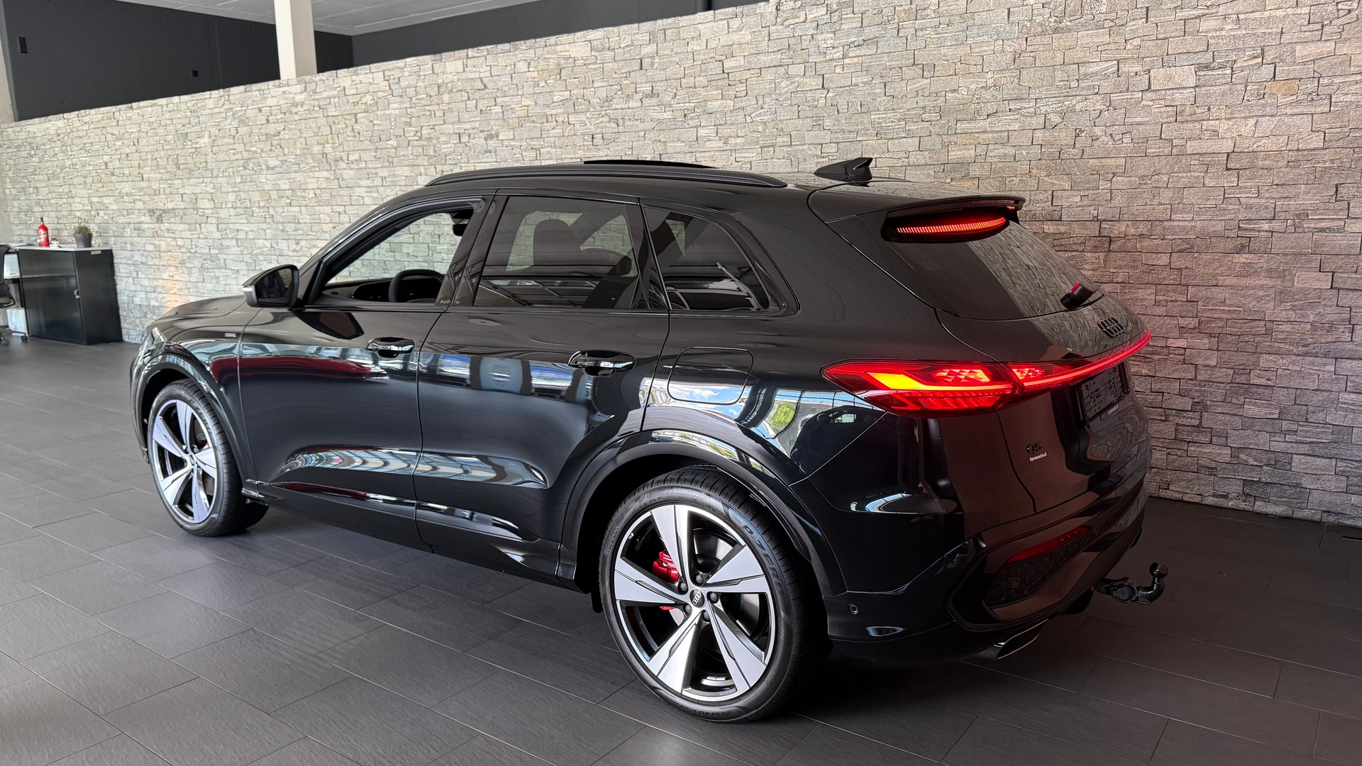 AUDI Q5 e-hybrid quattro 270 kW 367PS S-tronic S-Line Schweizer-Fahrzeug-image-9