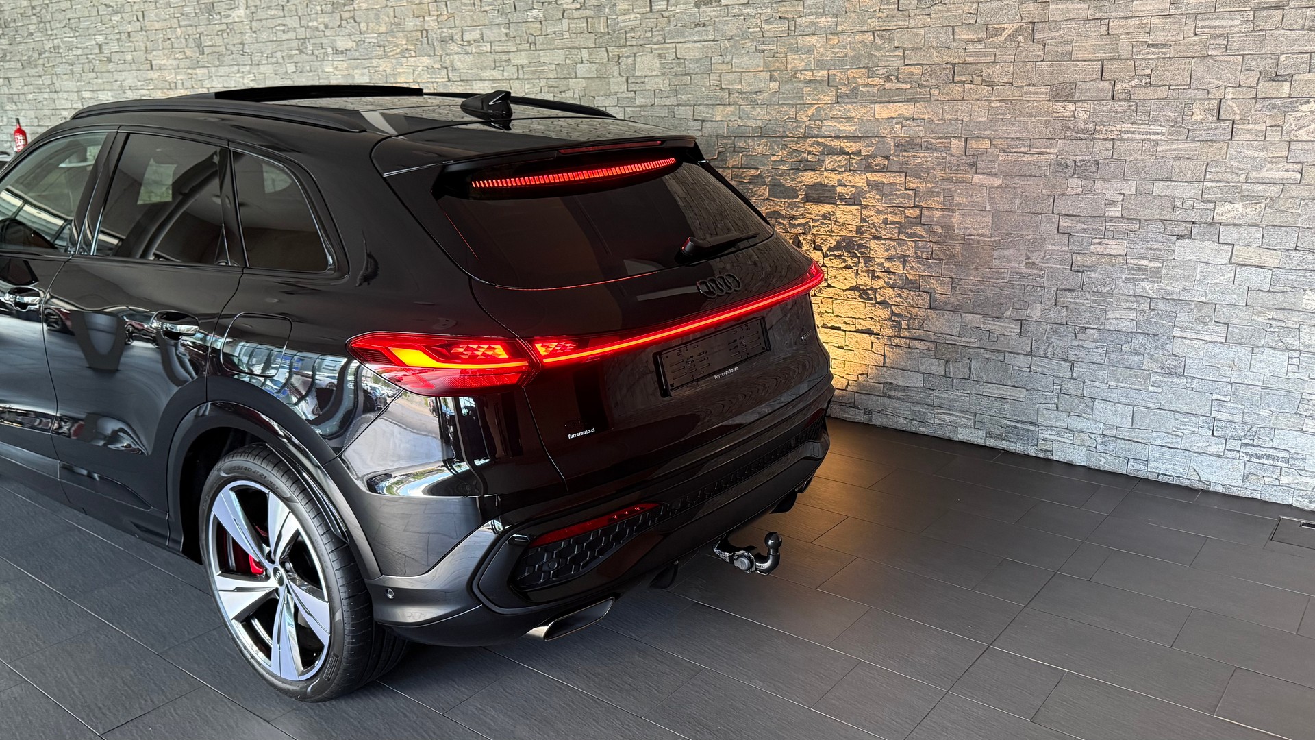AUDI Q5 e-hybrid quattro 270 kW 367PS S-tronic S-Line Schweizer-Fahrzeug-image-8