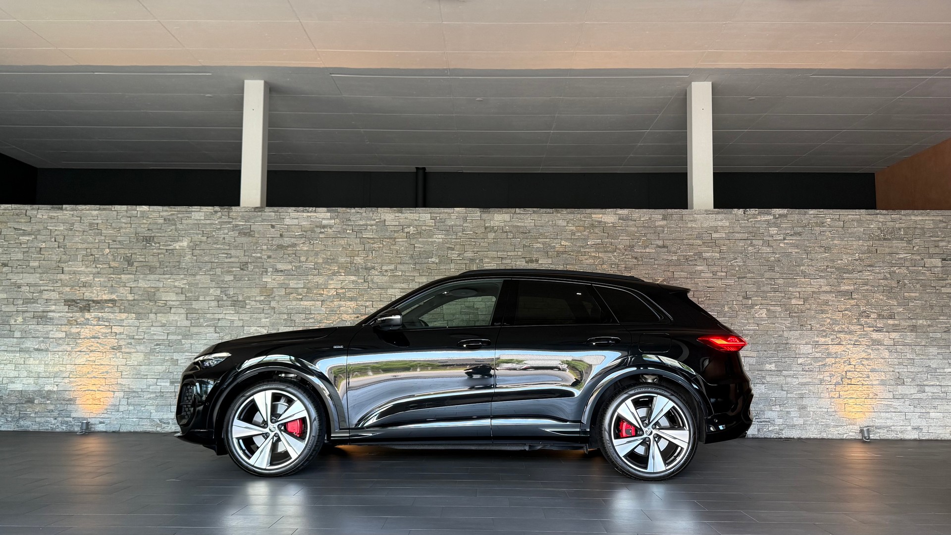 AUDI Q5 e-hybrid quattro 270 kW 367PS S-tronic S-Line Schweizer-Fahrzeug-showroom-element-2