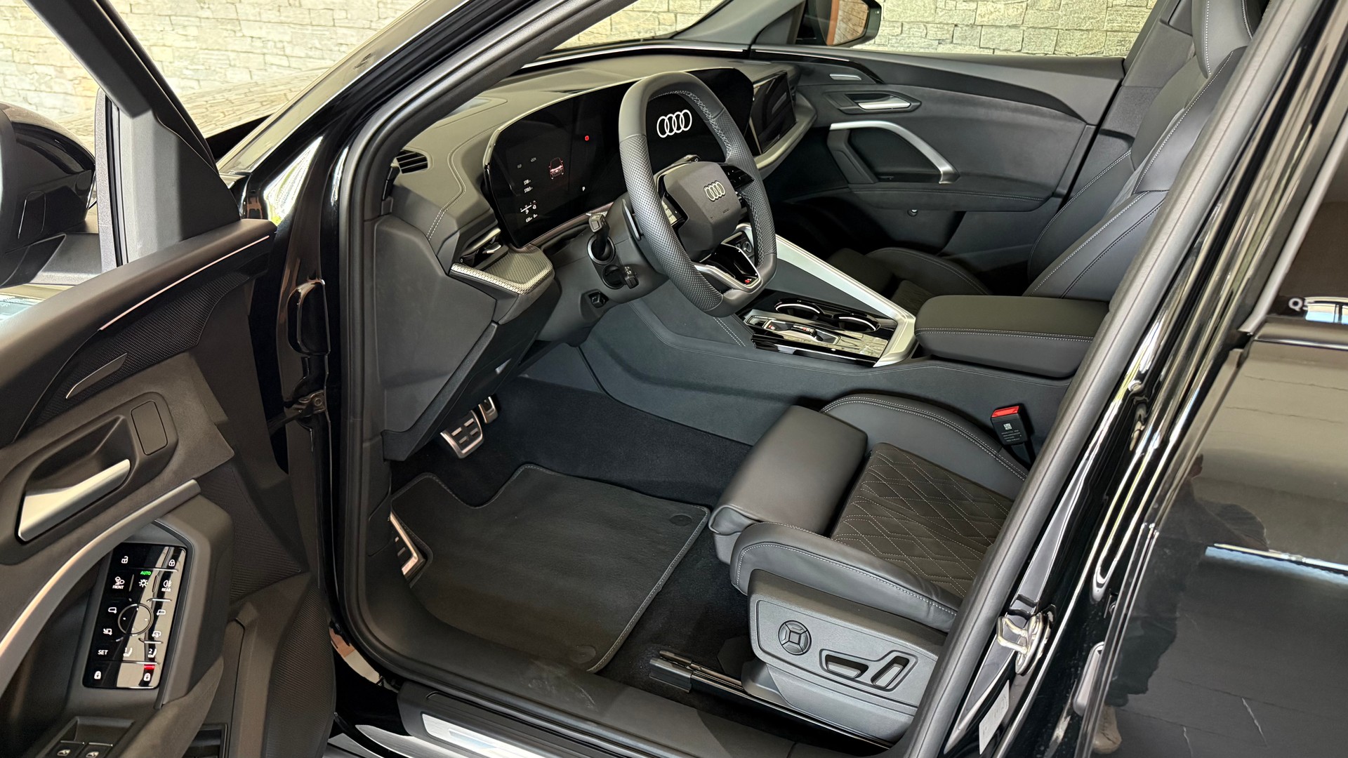 AUDI Q5 e-hybrid quattro 270 kW 367PS S-tronic S-Line Schweizer-Fahrzeug-showroom-element-3