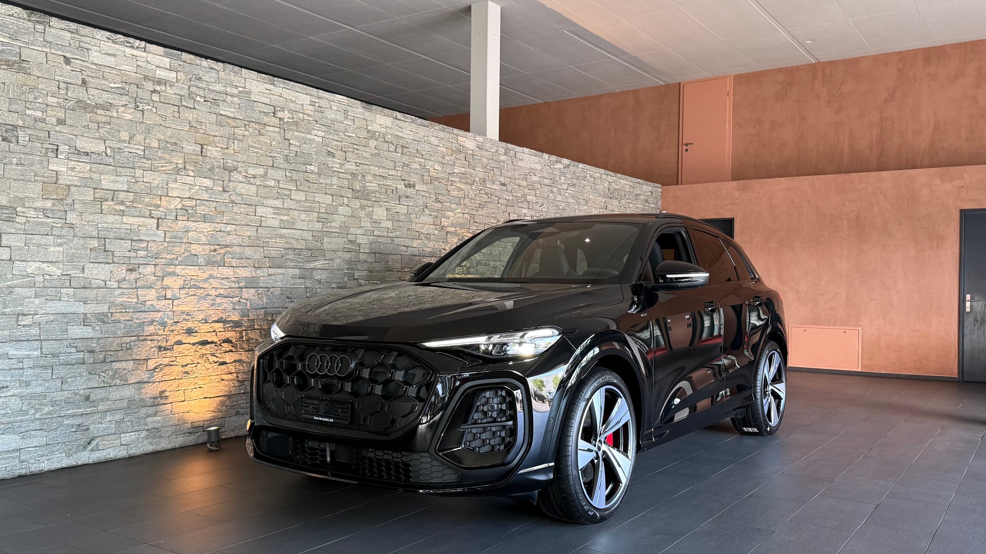 AUDI Q5 e-hybrid quattro 270 kW 367PS S-tronic S-Line Schweizer-Fahrzeug