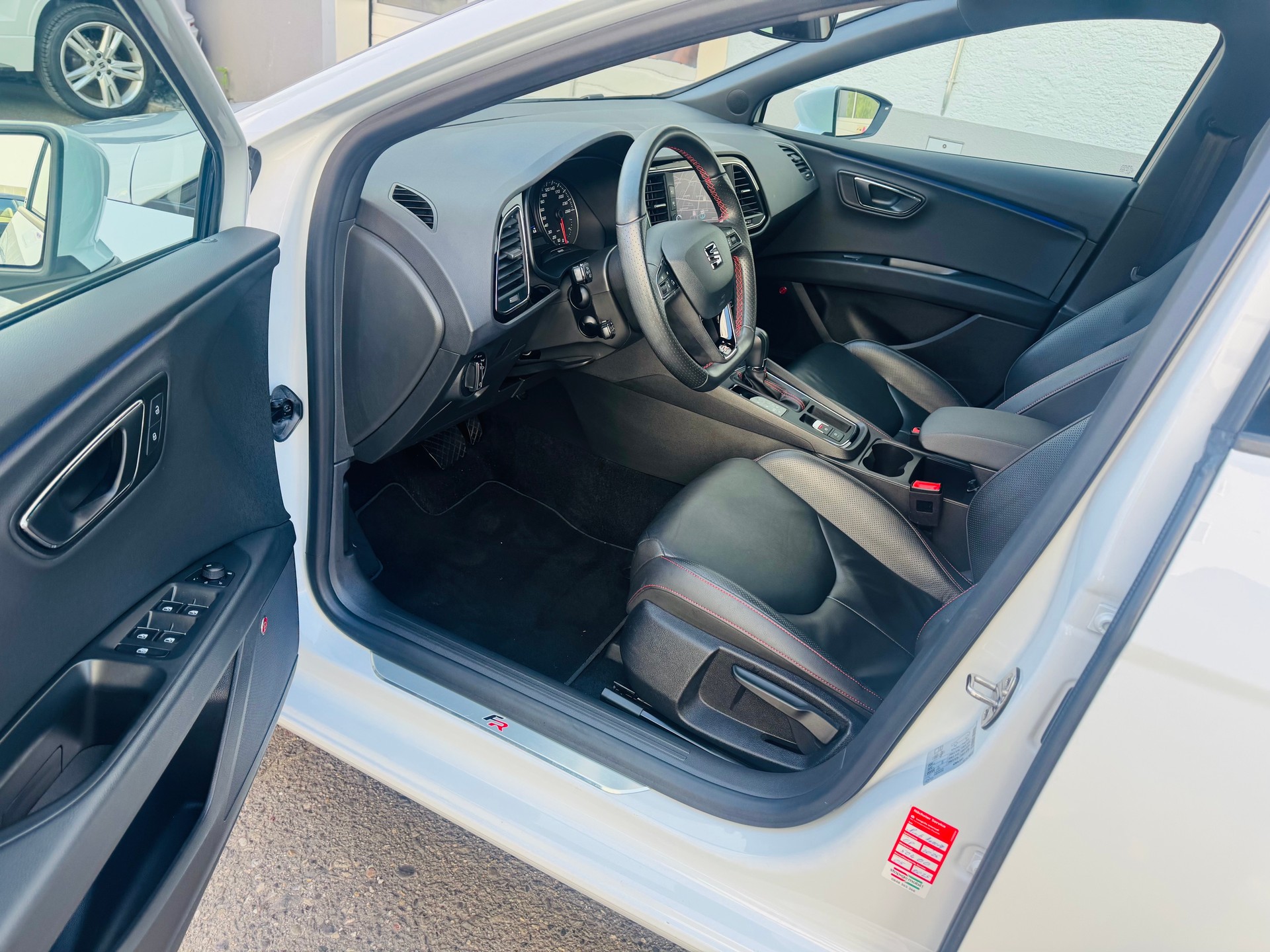 SEAT Leon 1.5 TSI EVO SWISS FR DSG-image-7