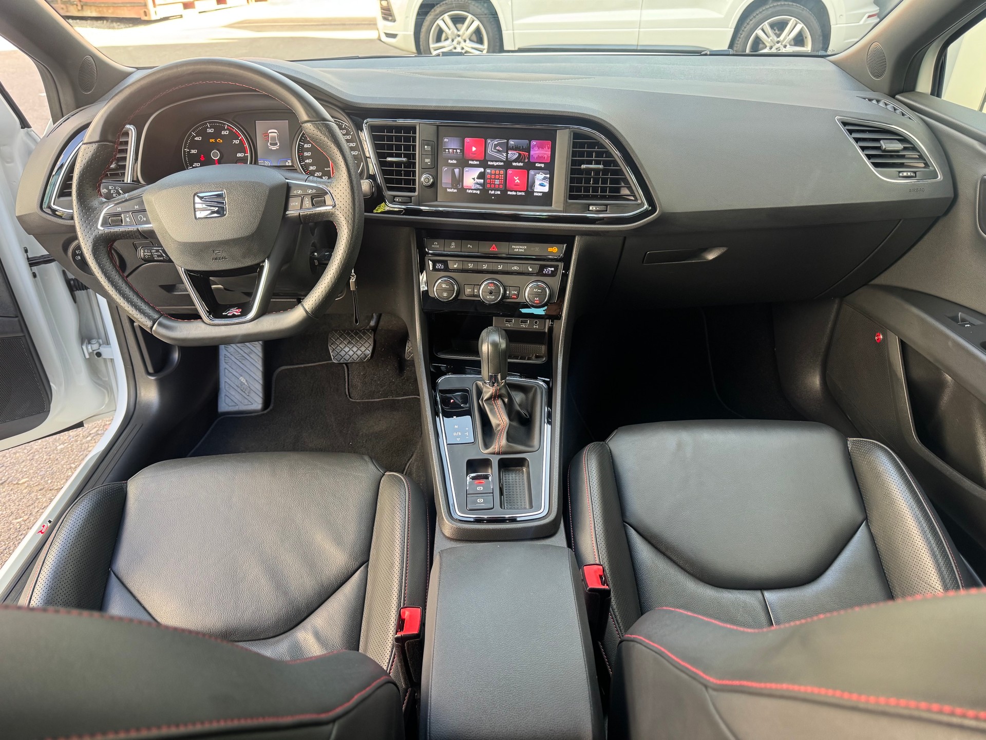 SEAT Leon 1.5 TSI EVO SWISS FR DSG-image-13