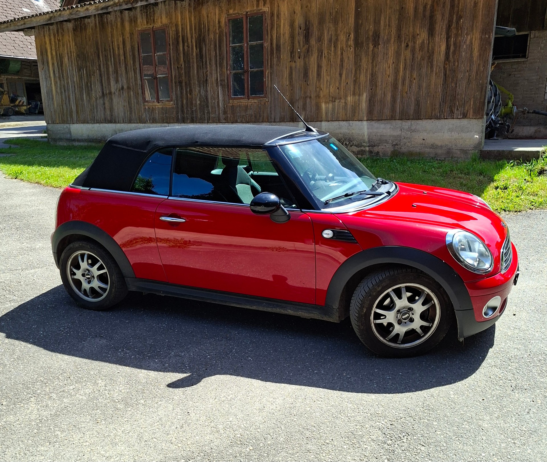 MINI 1.6i Cooper-image-1