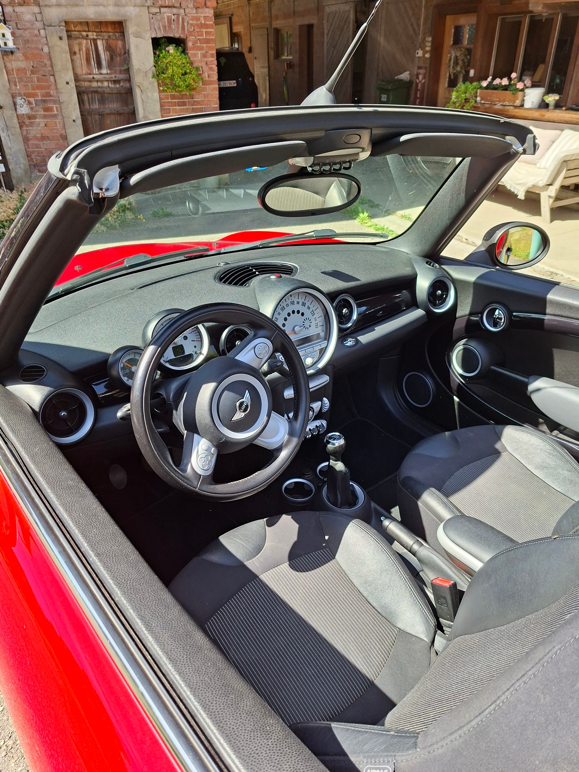MINI 1.6i Cooper-image-5