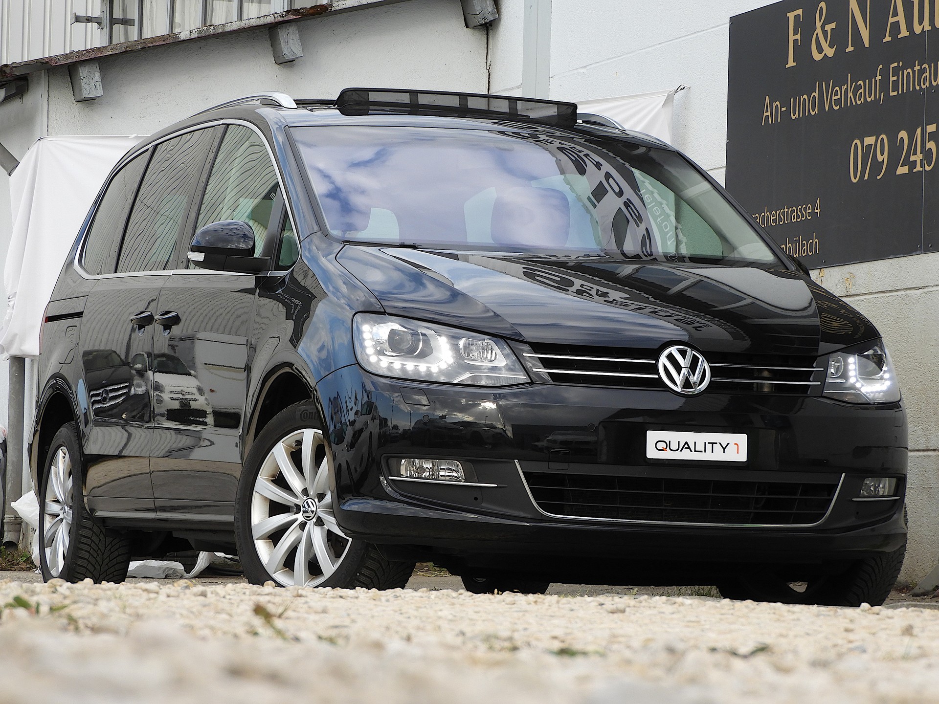 VW Sharan 2.0 TDI BlueMotion Highline DSG I 7 Sitze I El. Schiebetüren I RF Kamera I Leder I Panorama I Garantie inkl.-image-0