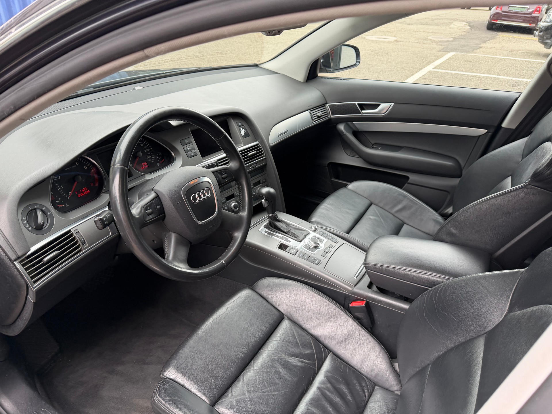 AUDI A6 Avant 3.2 V6 FSI quattro-image-8