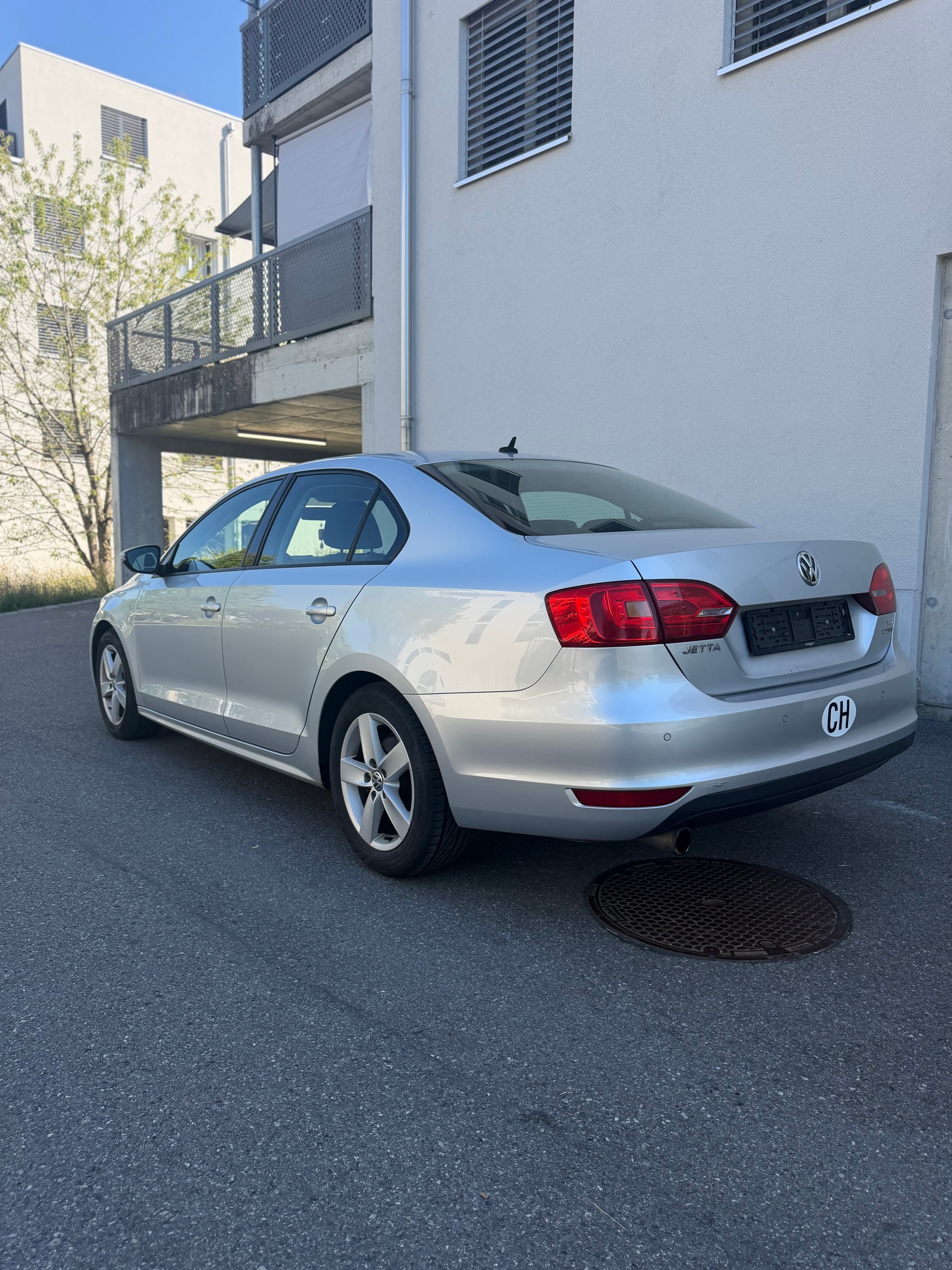 VW Jetta 1.6 TDI BlueMotion Technology Trendline DSG-image-2