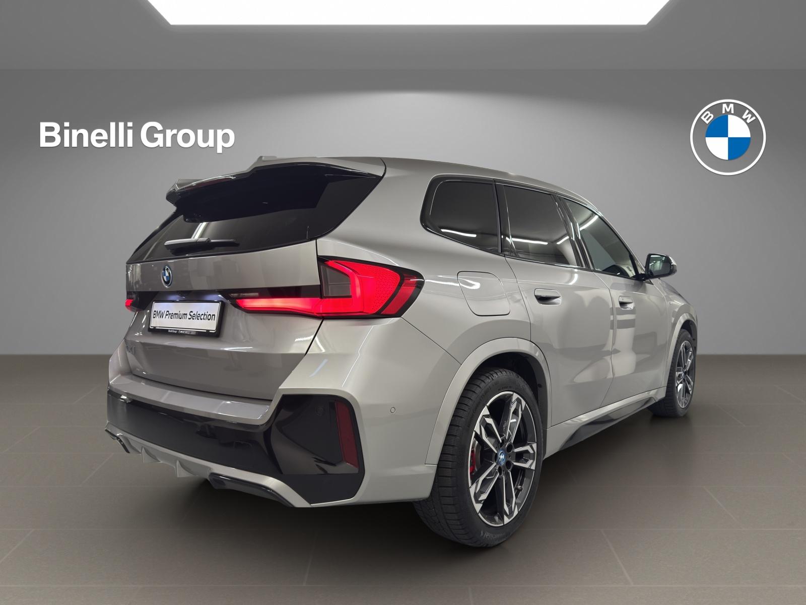 BMW iX1 30 xDrive-image-4