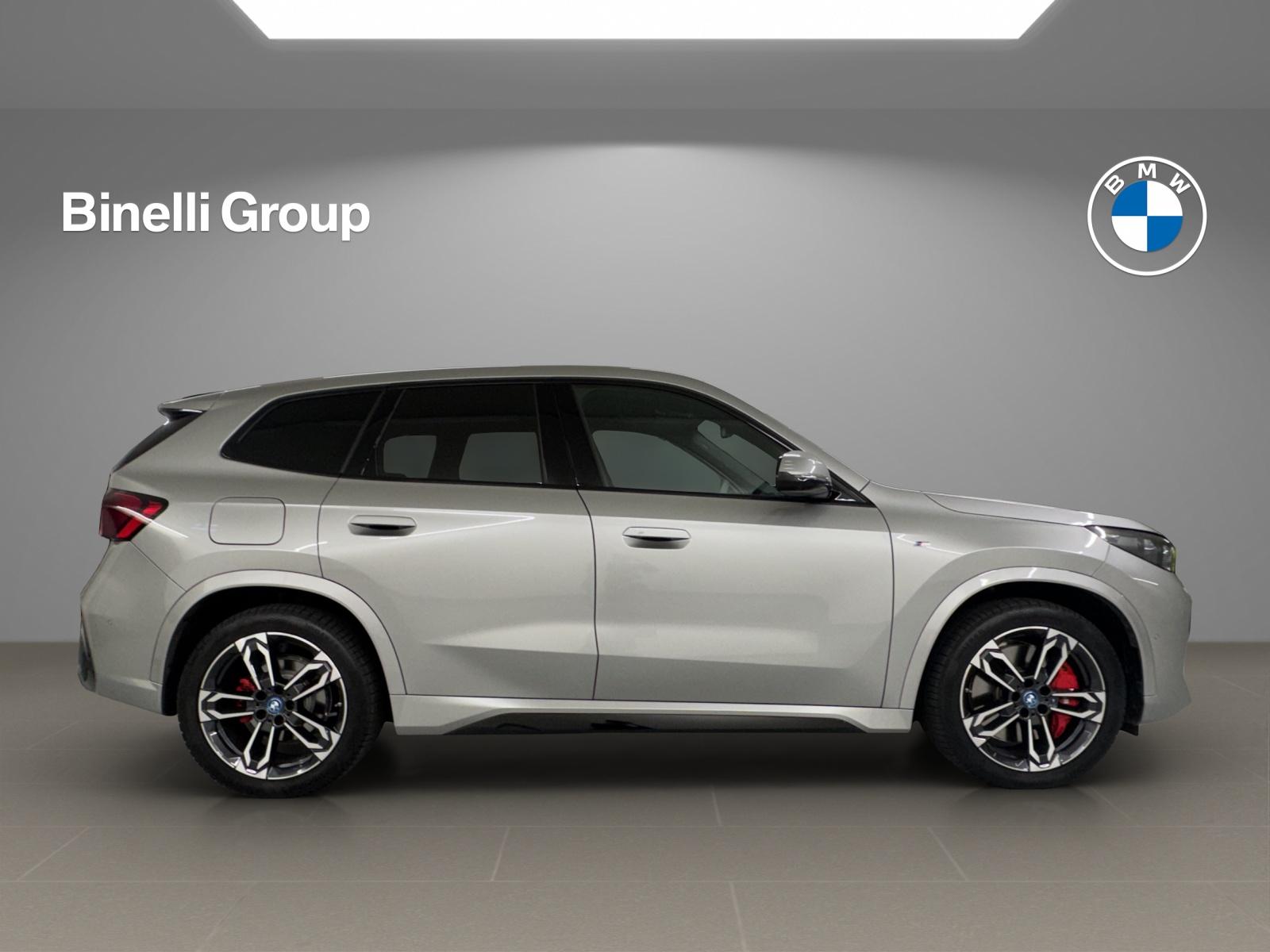 BMW iX1 30 xDrive-image-5